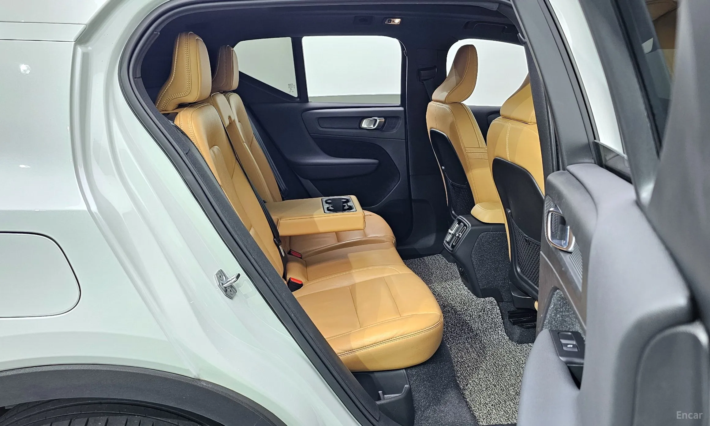 Volvo XC40 превью 11