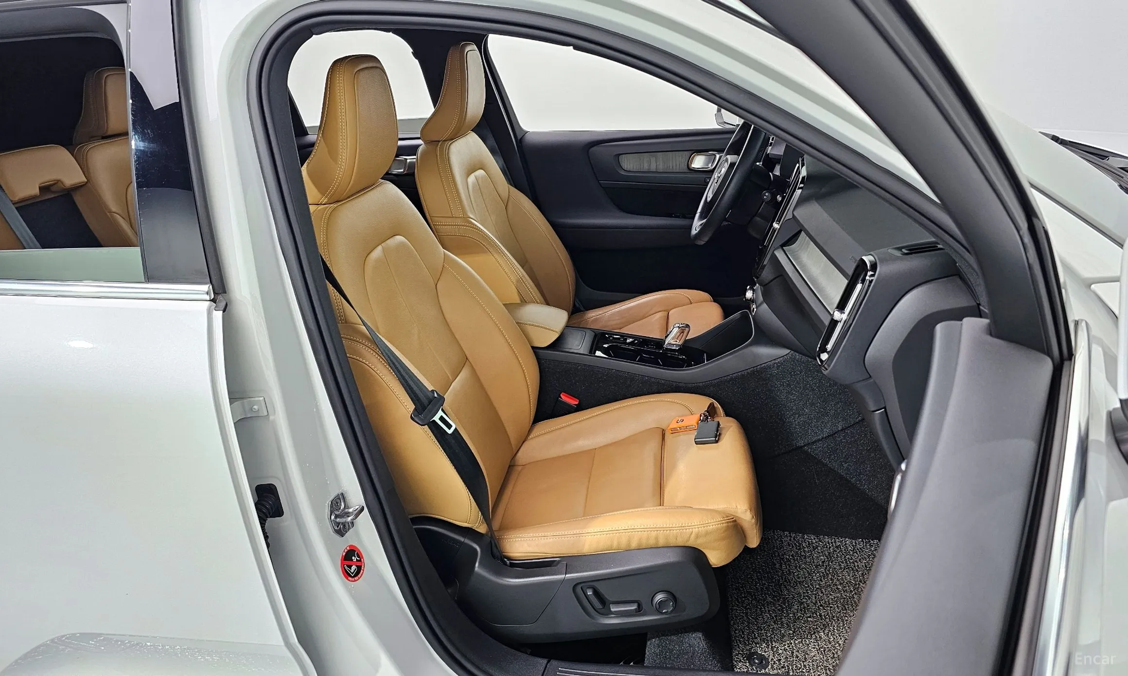 Volvo XC40 превью 12