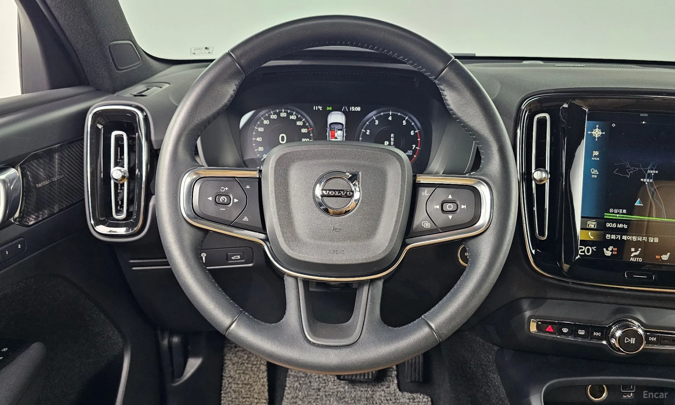 Volvo XC40 превью 15