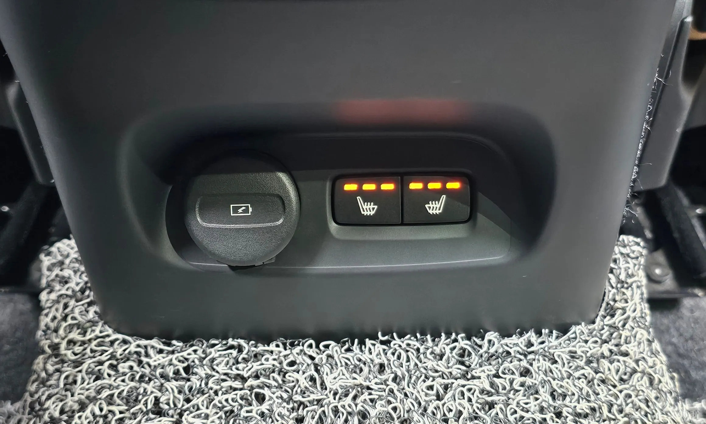 Volvo XC40 превью 19