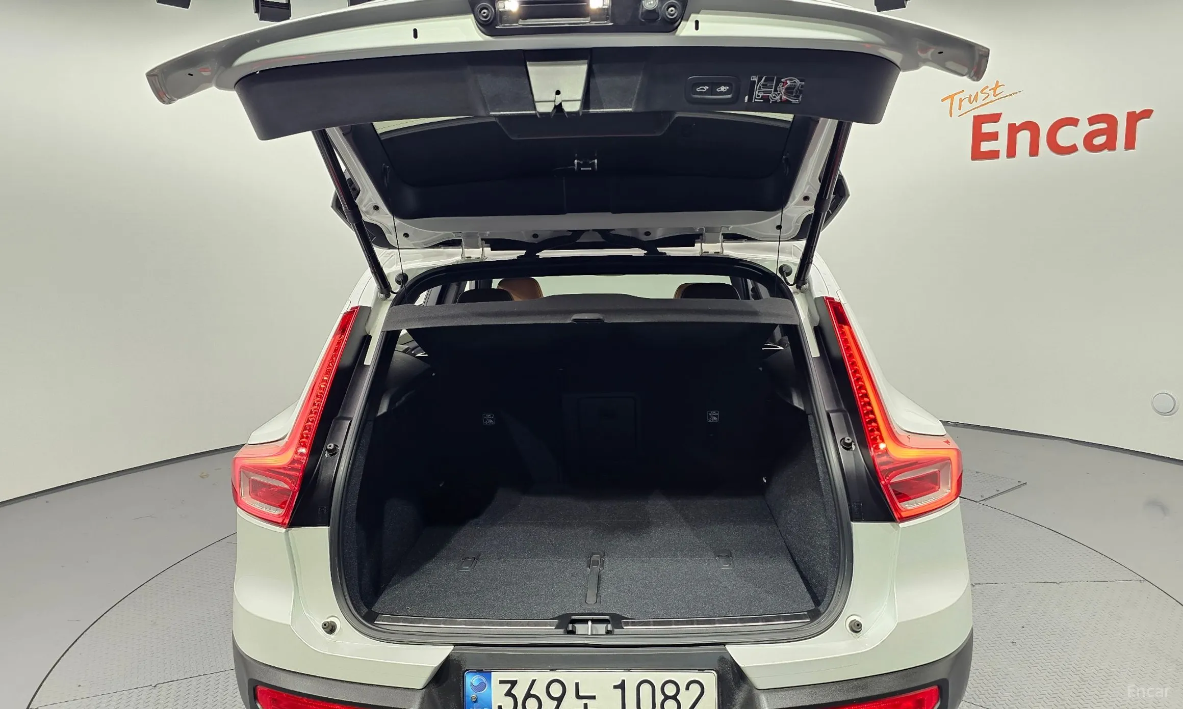 Volvo XC40 превью 20