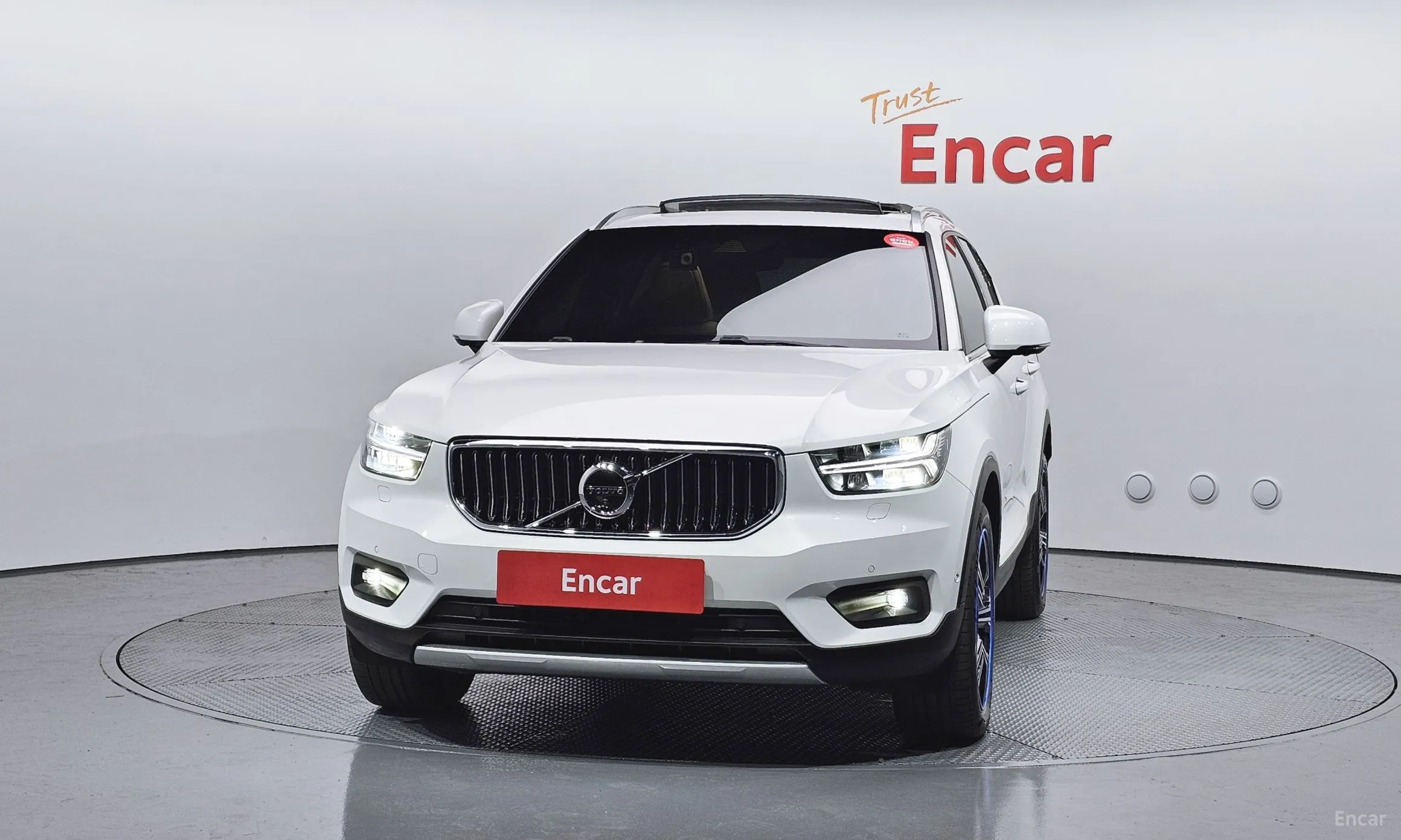 Volvo XC40 превью 3