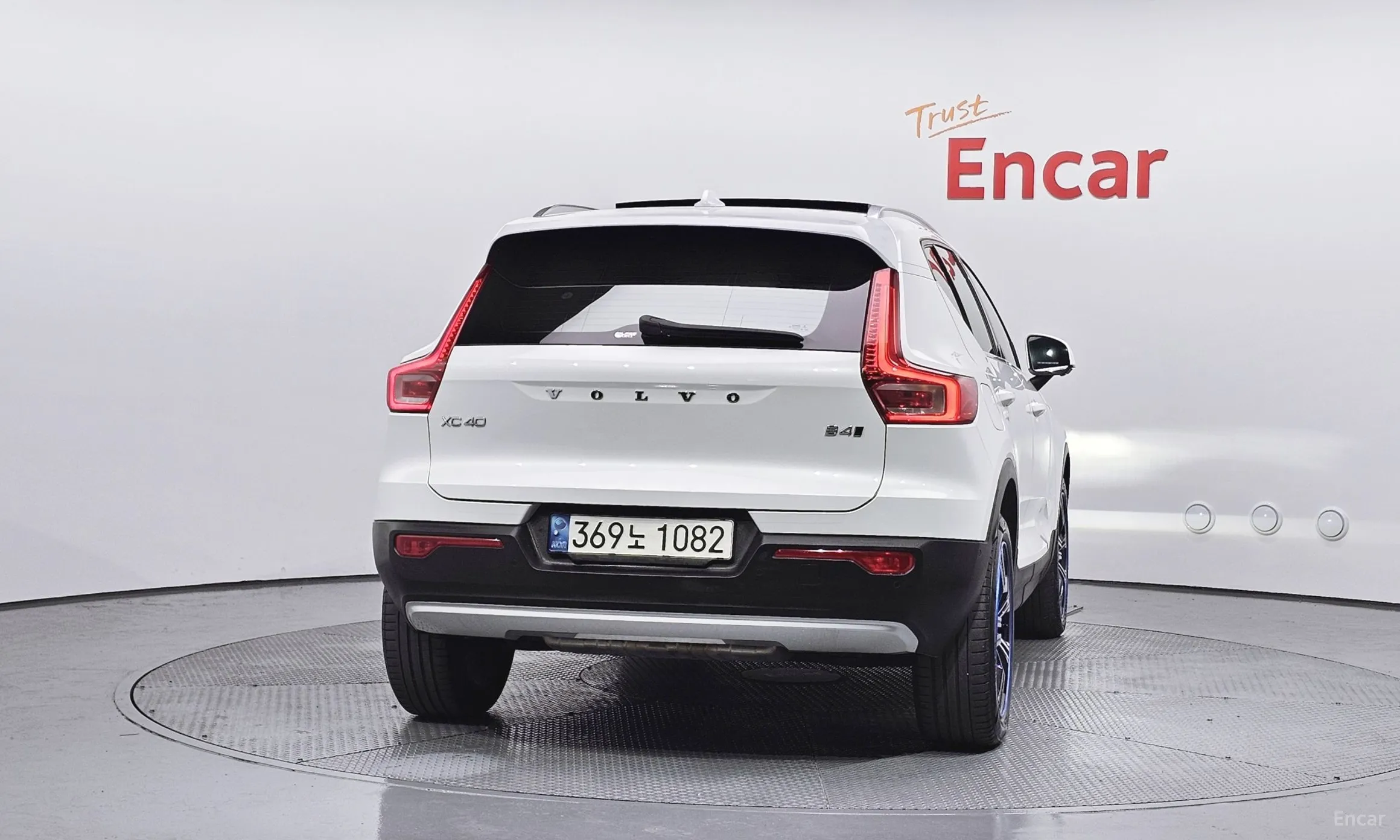 Volvo XC40 превью 4