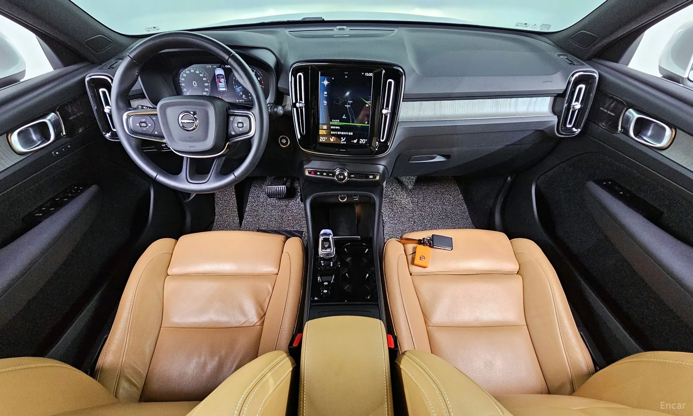 Volvo XC40 превью 7