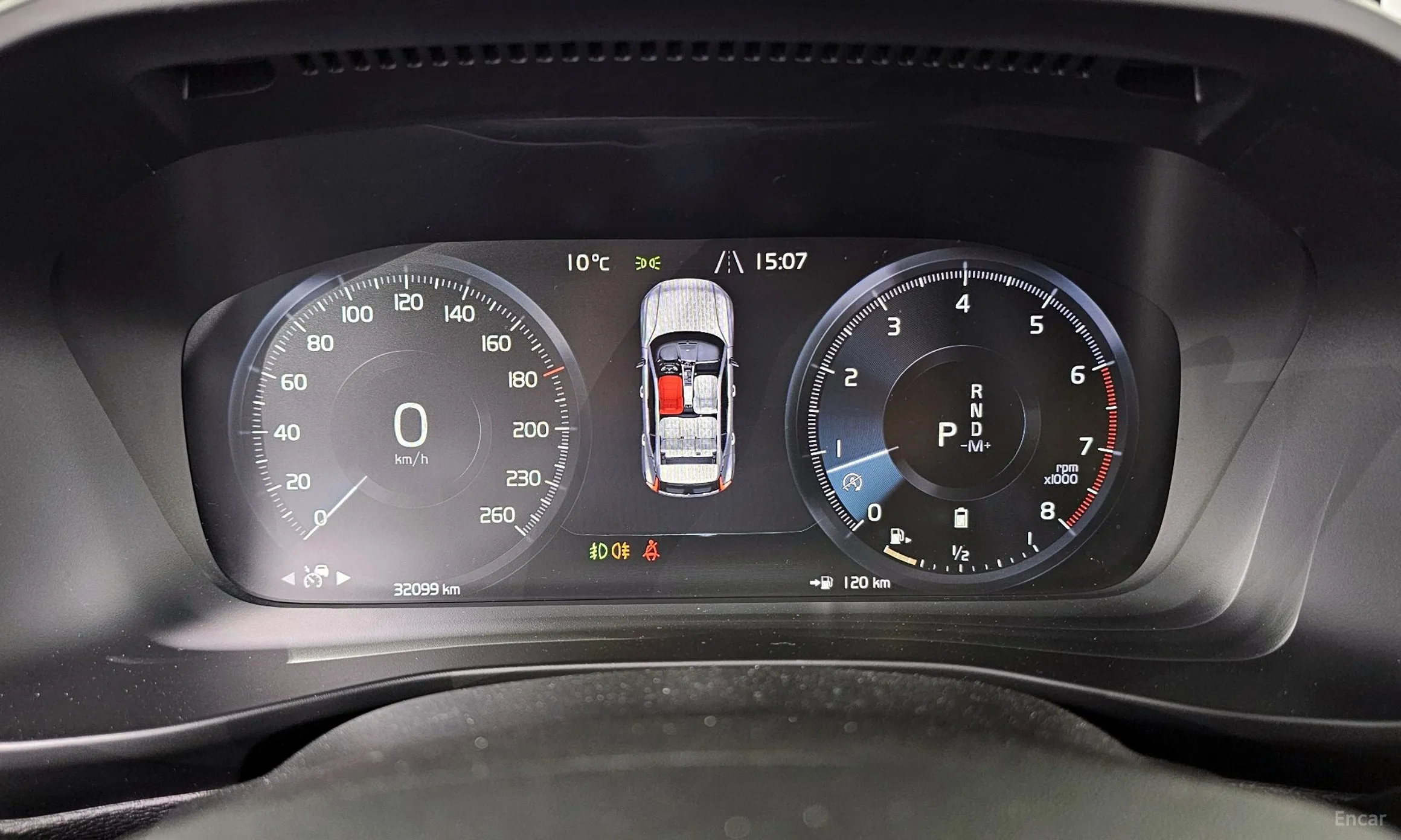 Volvo XC40 превью 8