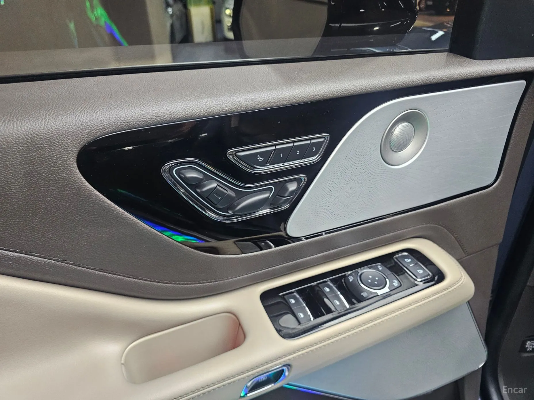 Lincoln Aviator 2nd Generation превью 10