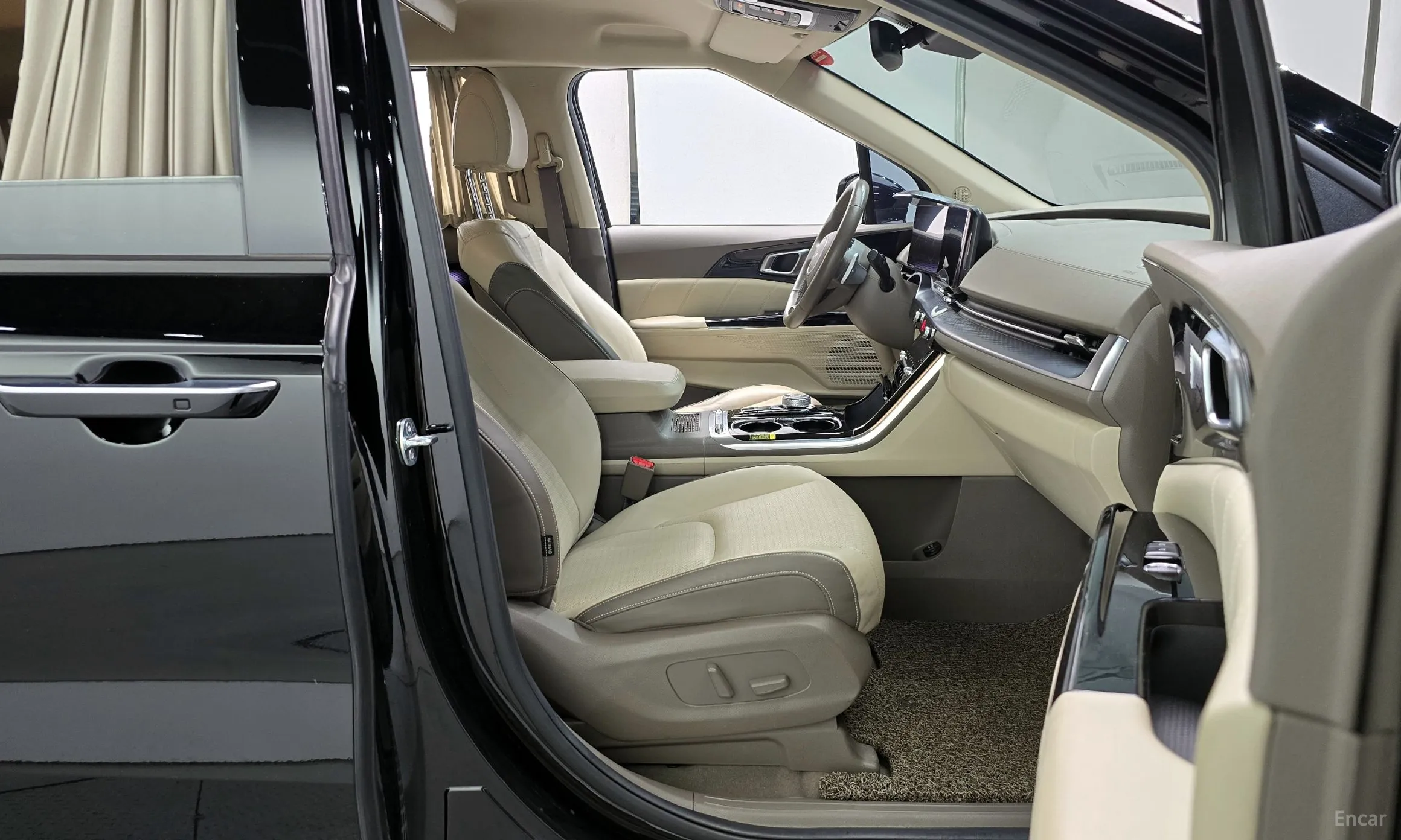 Kia Carnival Gen 4 превью 10