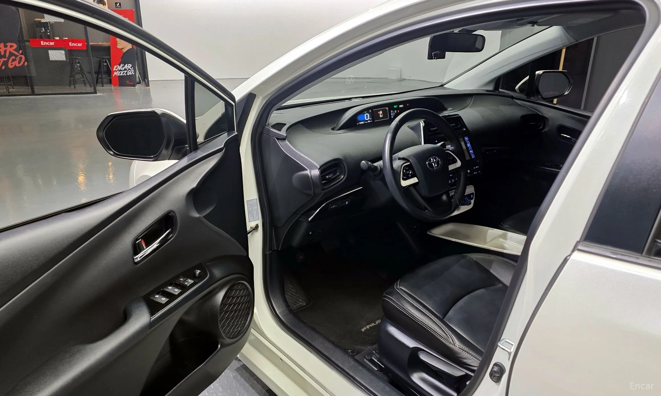 Toyota Prius 4th Generation превью 10