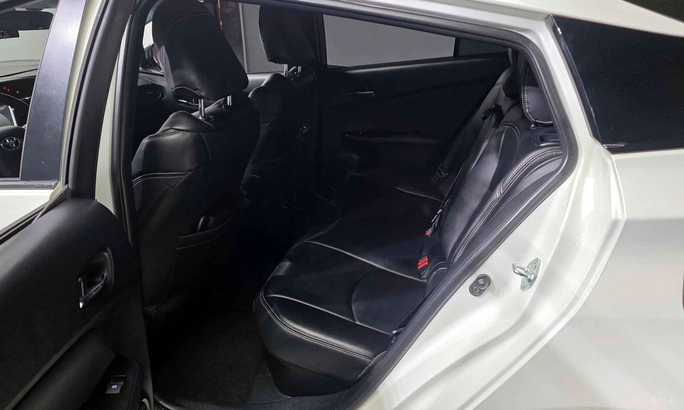 Toyota Prius 4th Generation превью 11