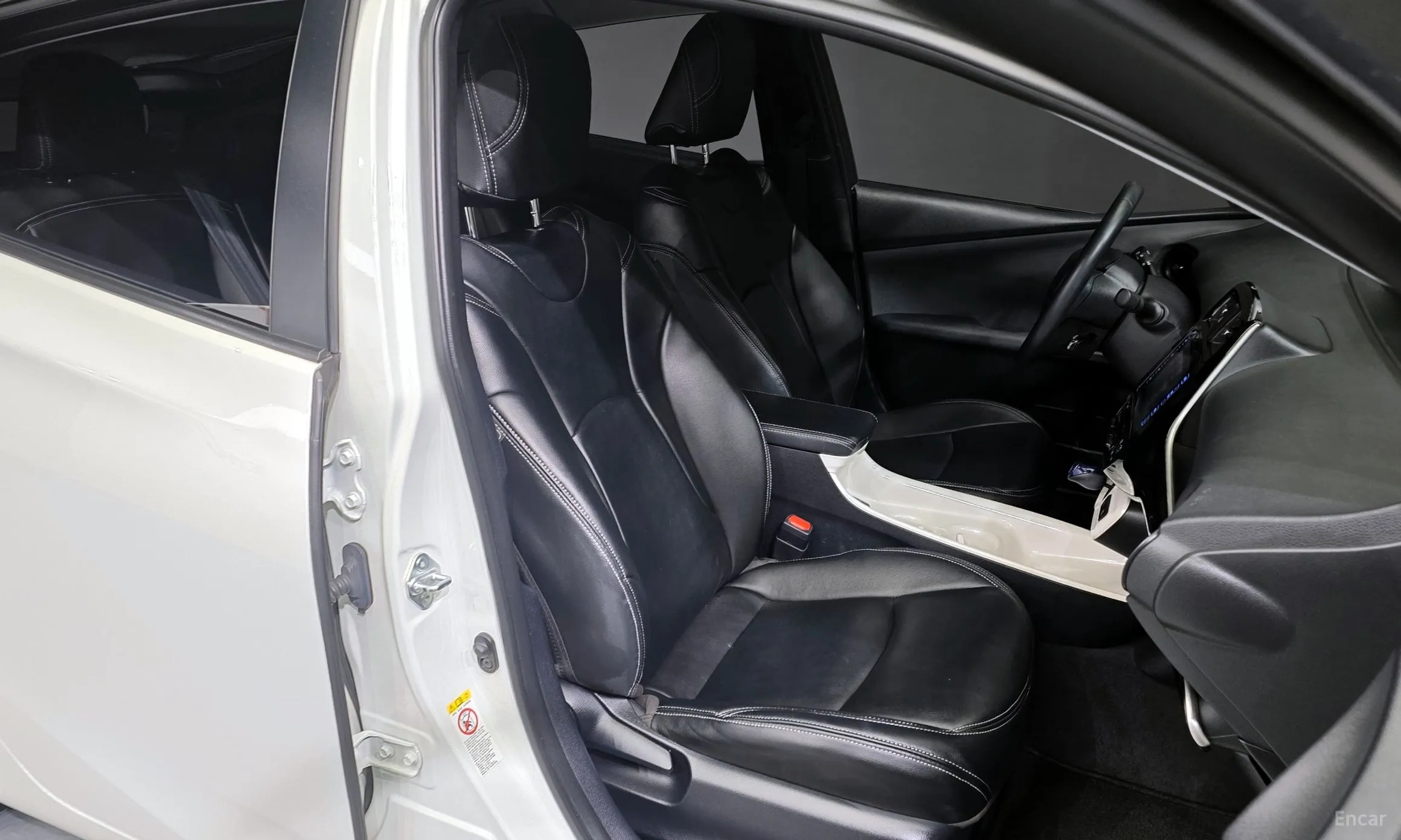 Toyota Prius 4th Generation превью 12