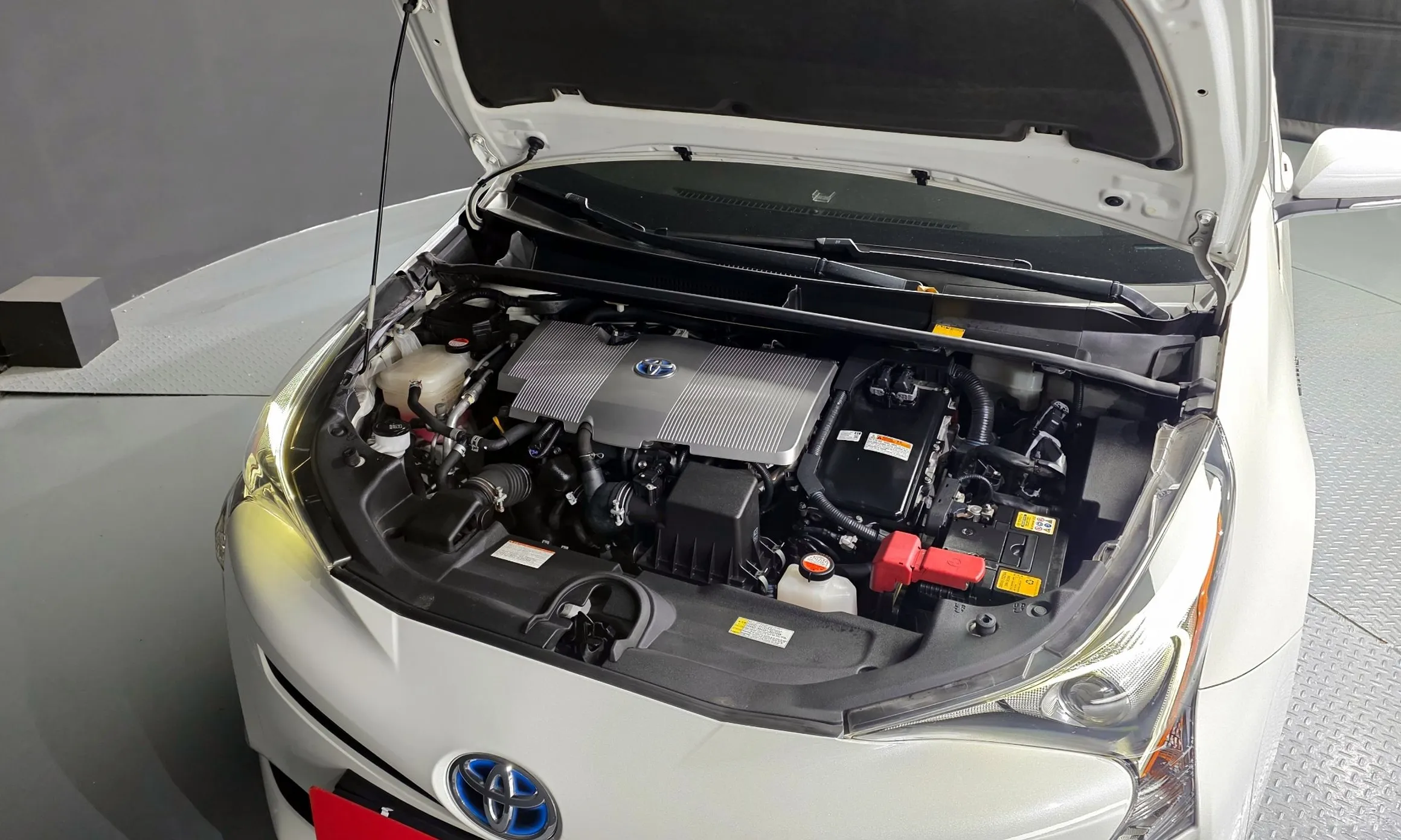 Toyota Prius 4th Generation превью 6