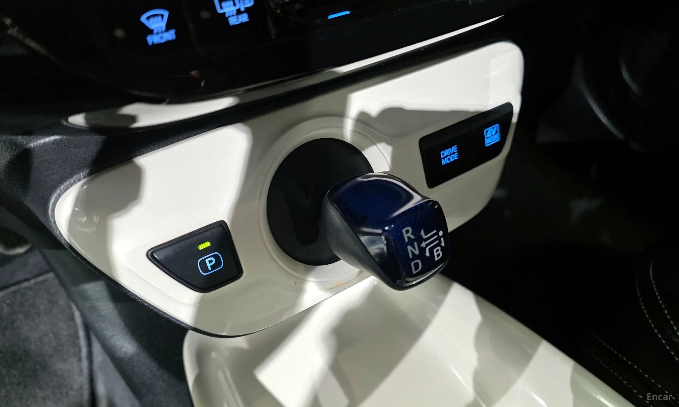 Toyota Prius 4th Generation превью 9