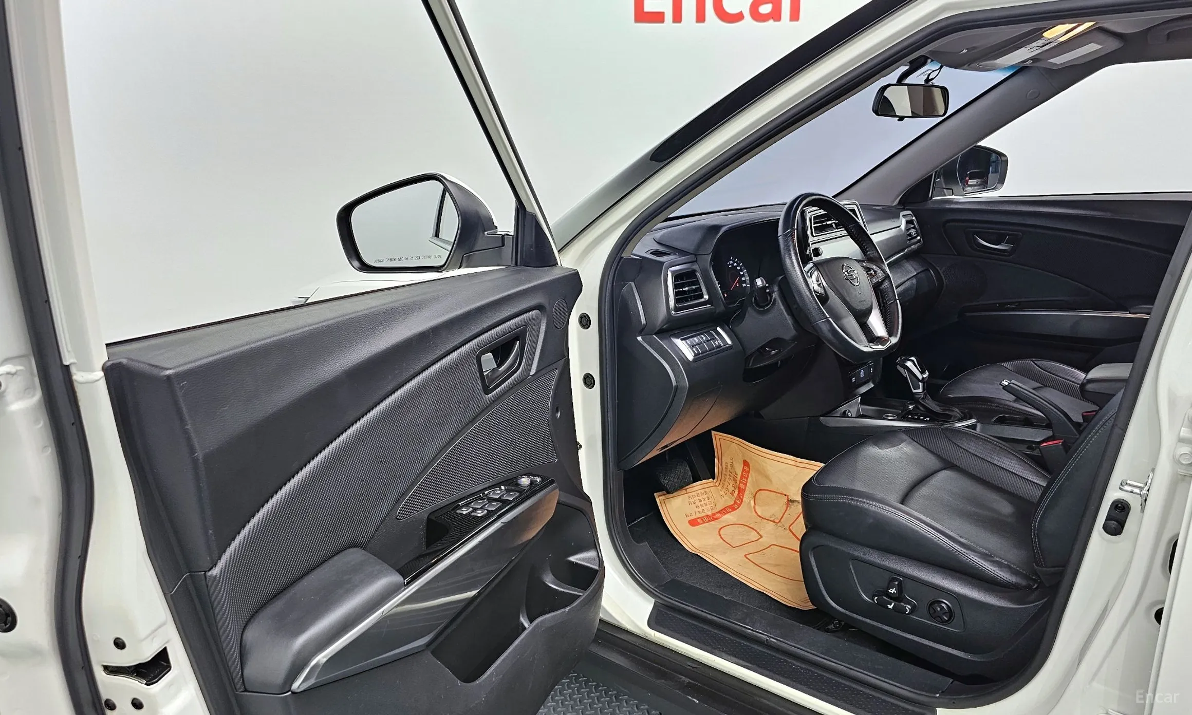 KG Mobility (SsangYong) Tivoli Air превью 10