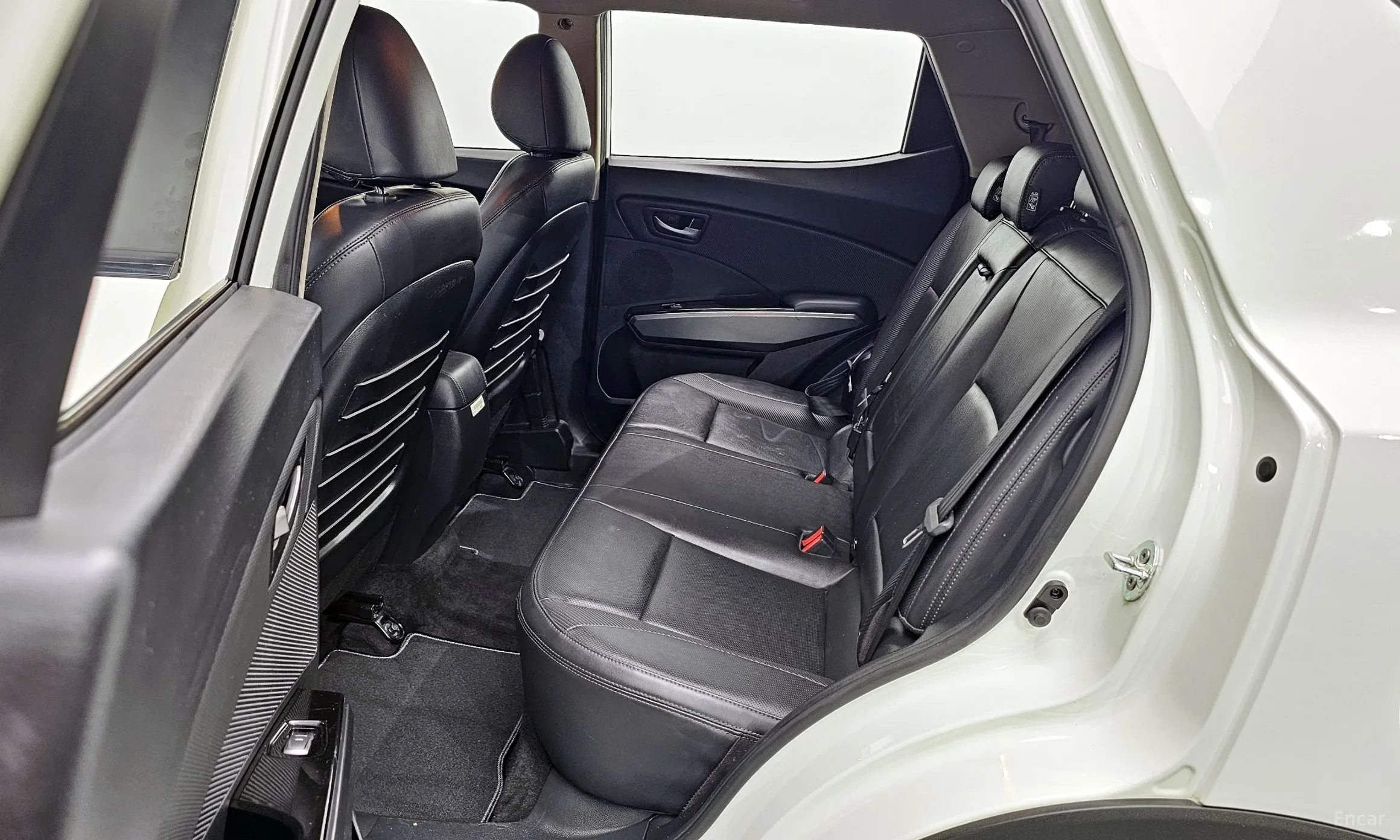 KG Mobility (SsangYong) Tivoli Air превью 11