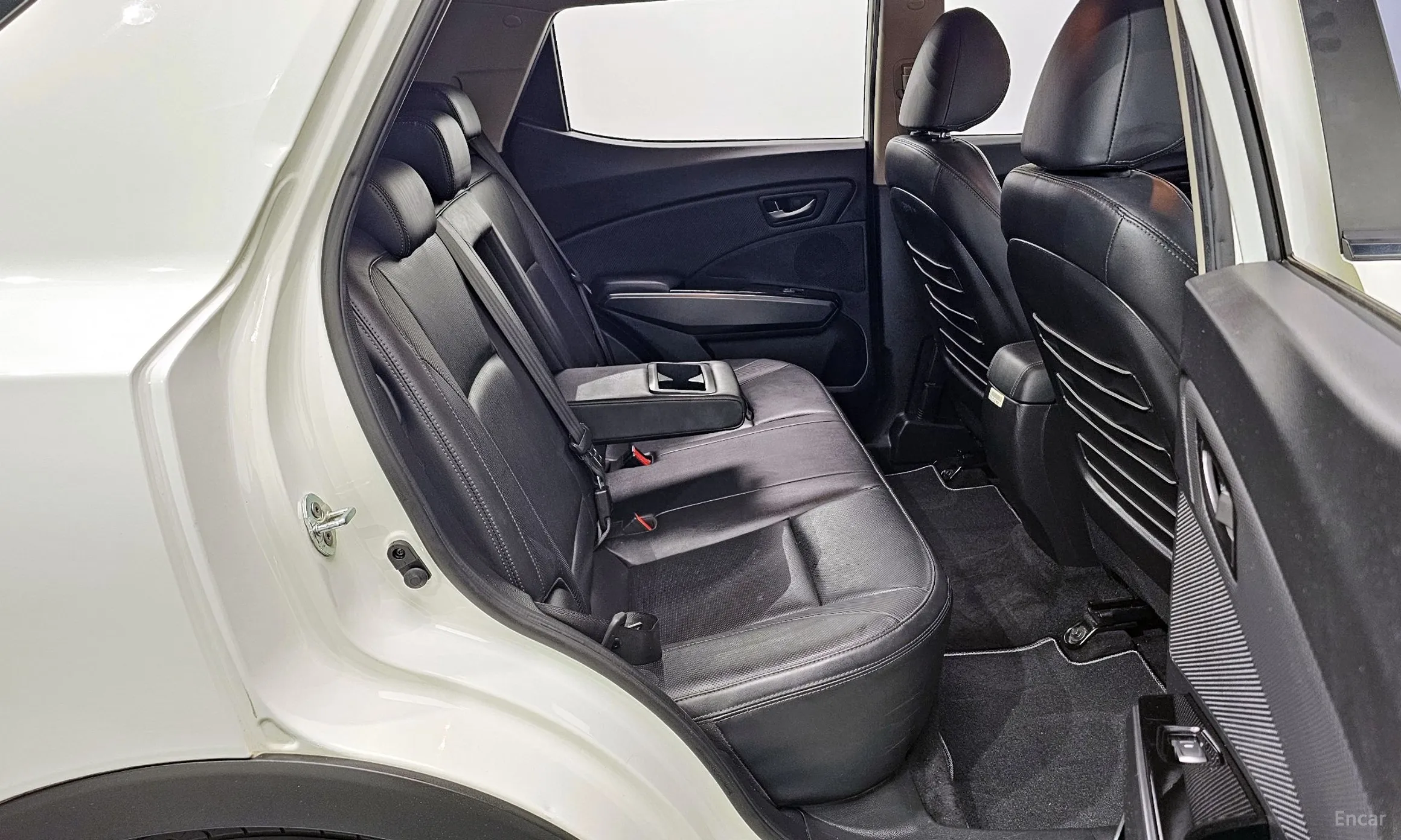 KG Mobility (SsangYong) Tivoli Air превью 12