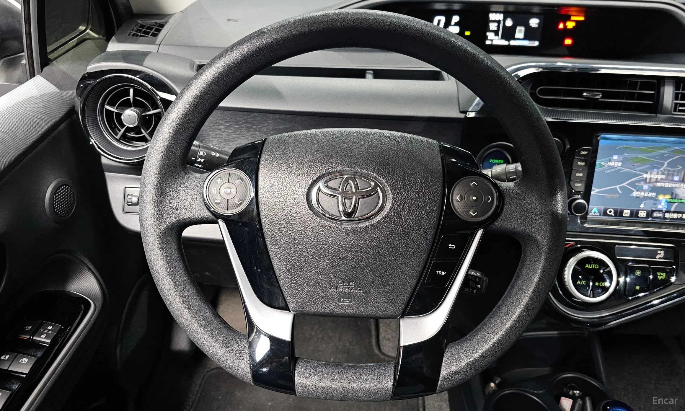 Toyota Prius C превью 13