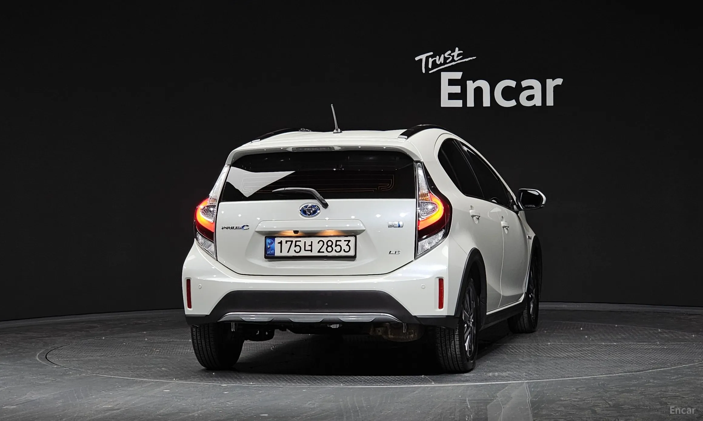 Toyota Prius C превью 4