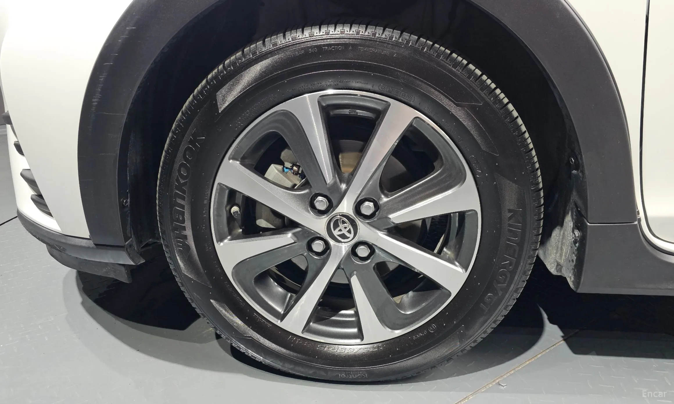 Toyota Prius C превью 5
