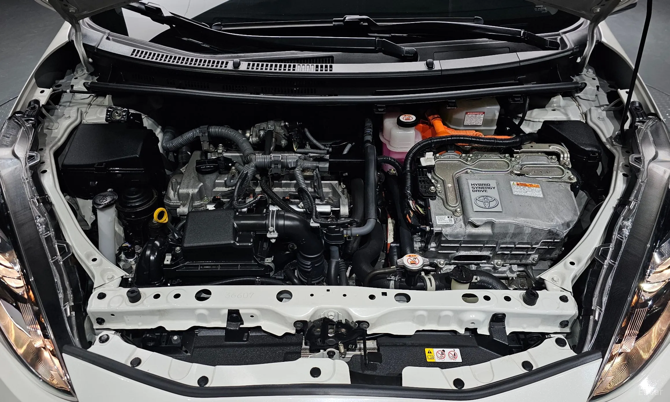 Toyota Prius C превью 6