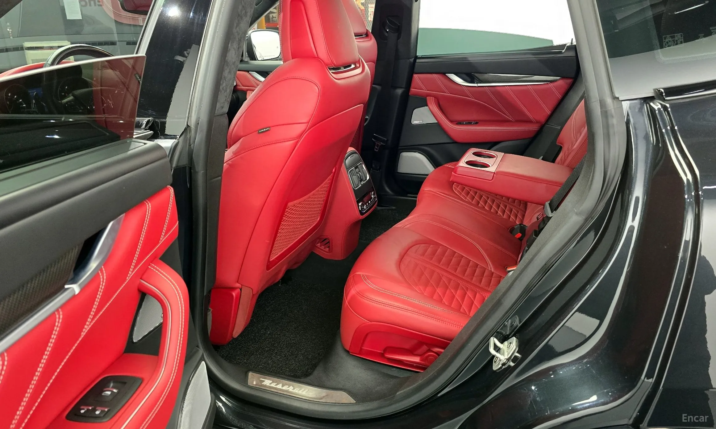 Maserati Levante превью 11