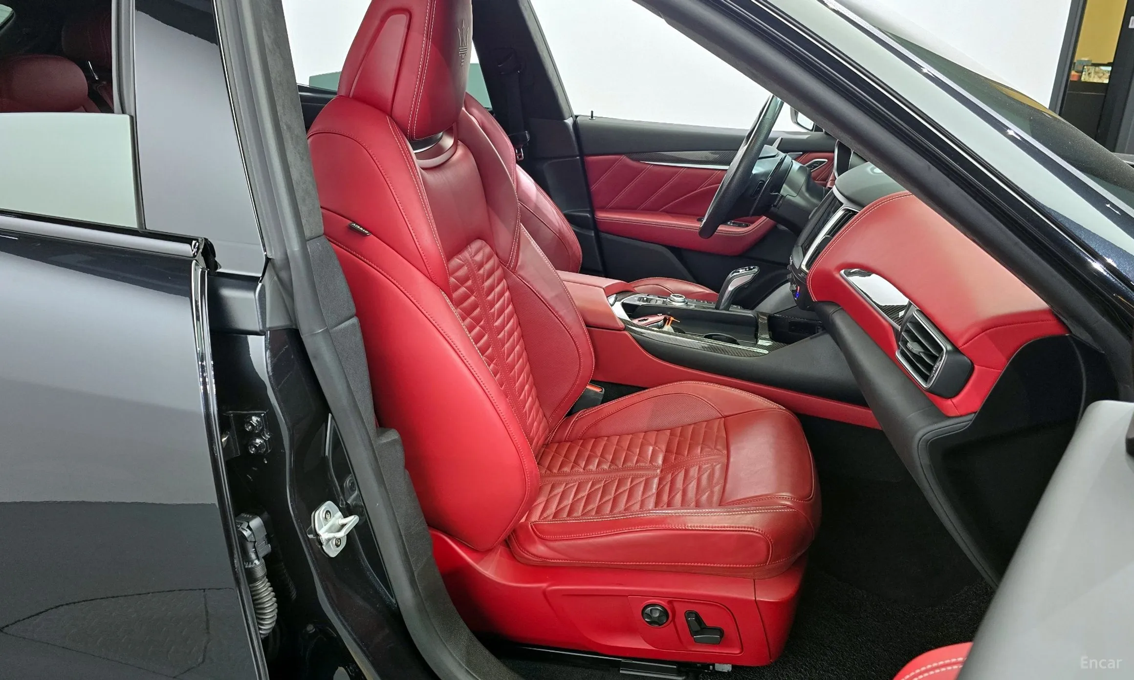 Maserati Levante превью 12