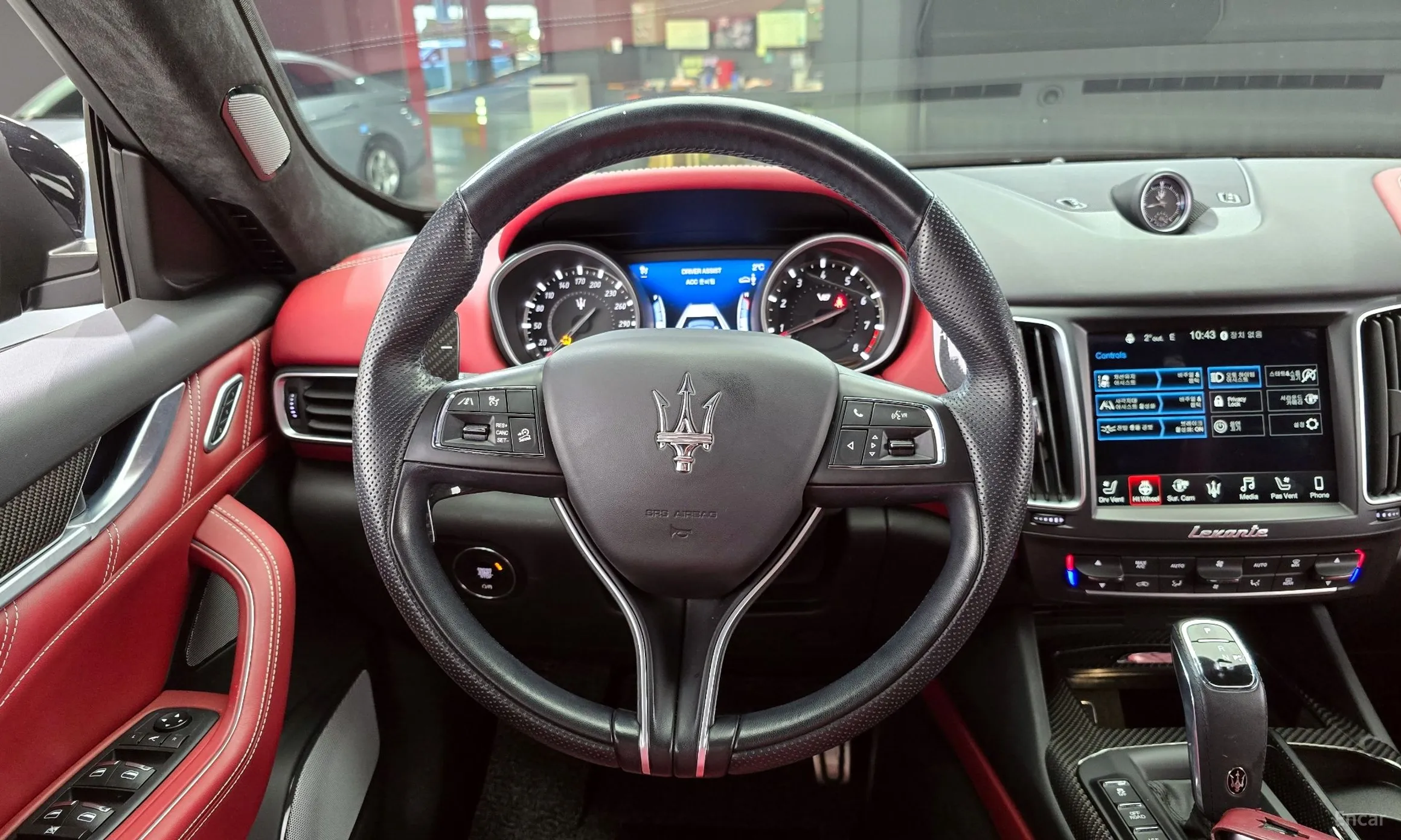Maserati Levante превью 13