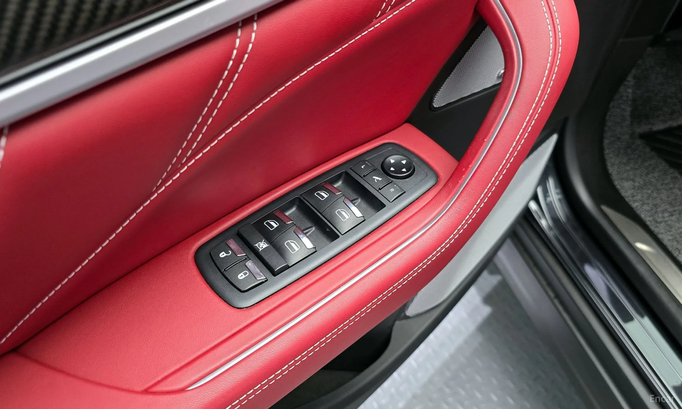 Maserati Levante превью 14