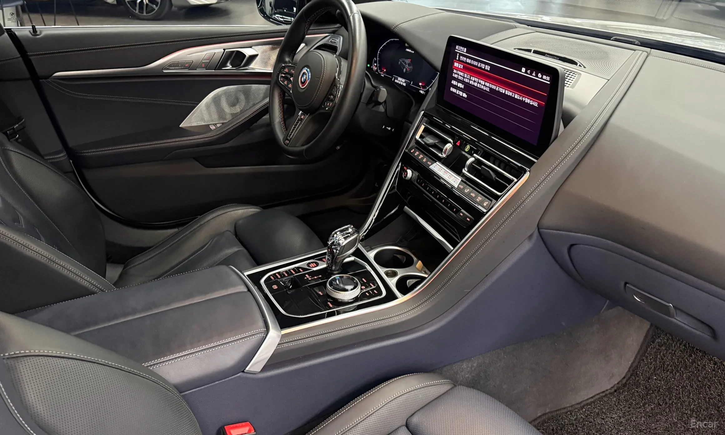 BMW 8-series (G15) превью 16