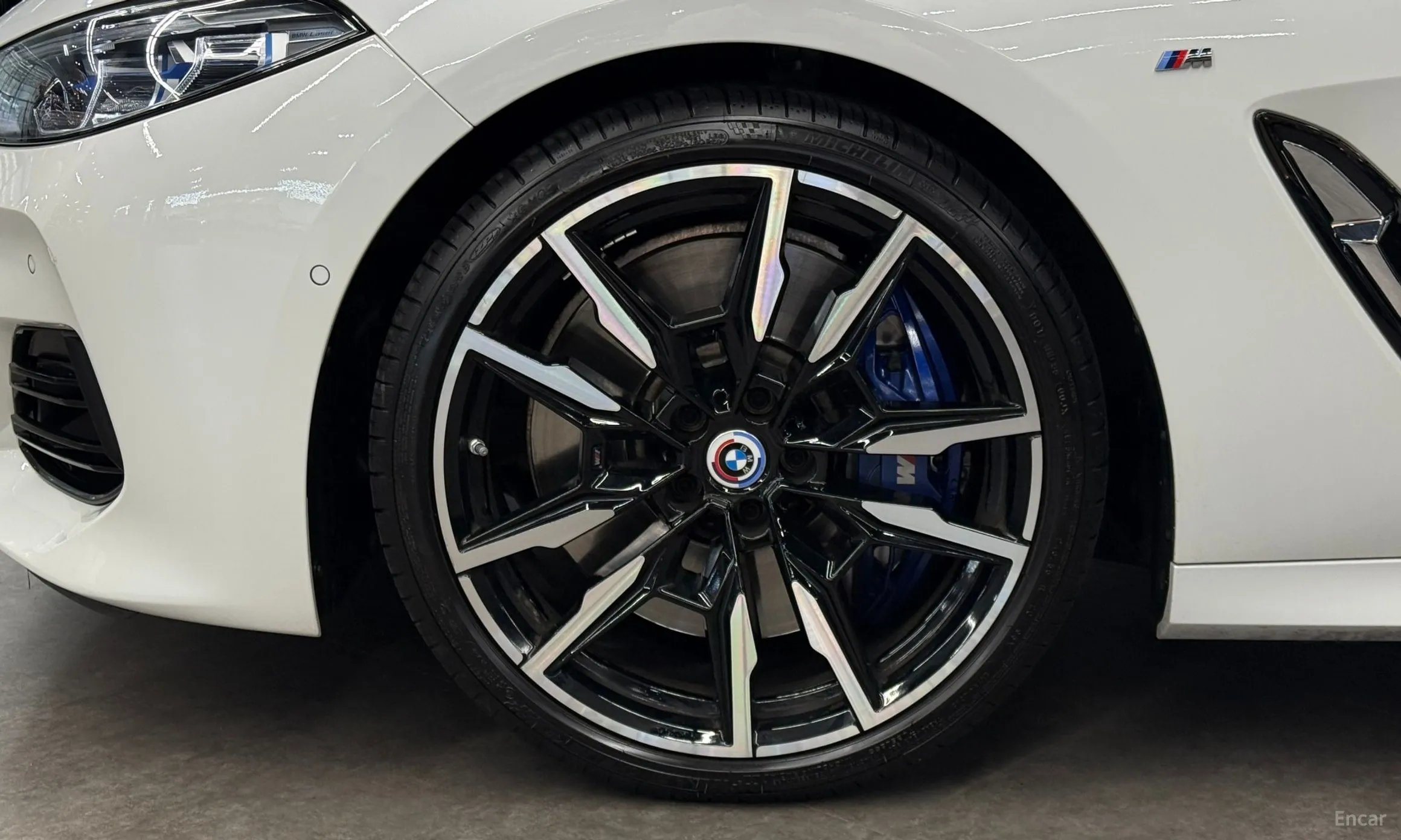 BMW 8-series (G15) превью 5