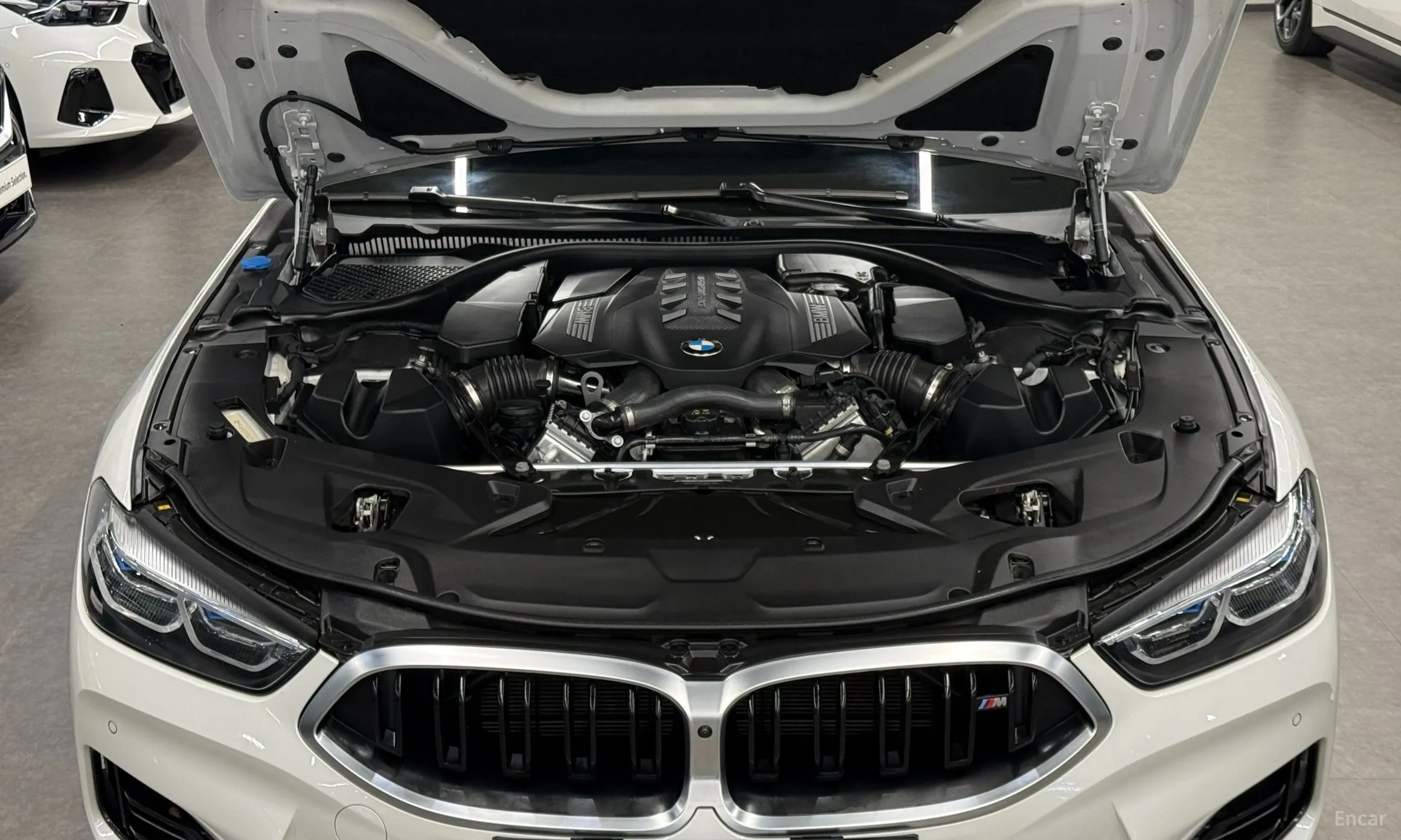 BMW 8-series (G15) превью 6