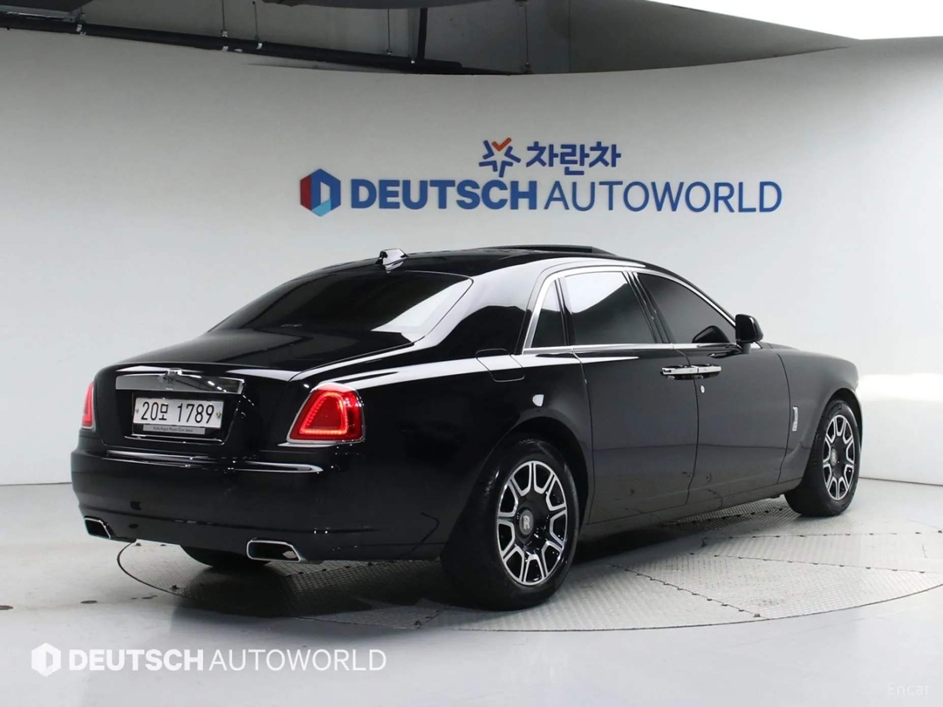 Rolls-Royce Ghost превью 2