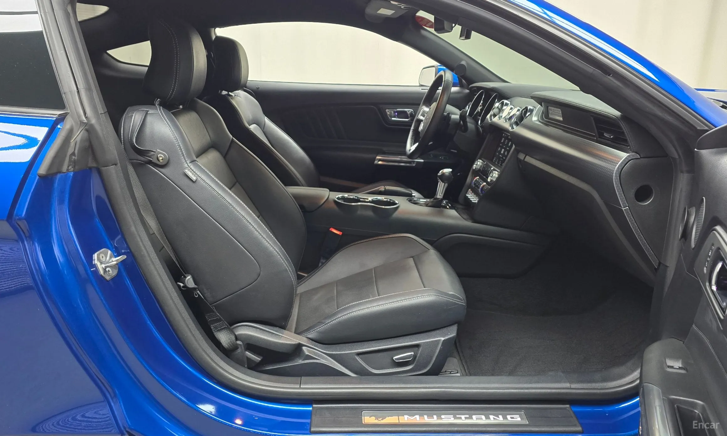 Ford Mustang превью 10