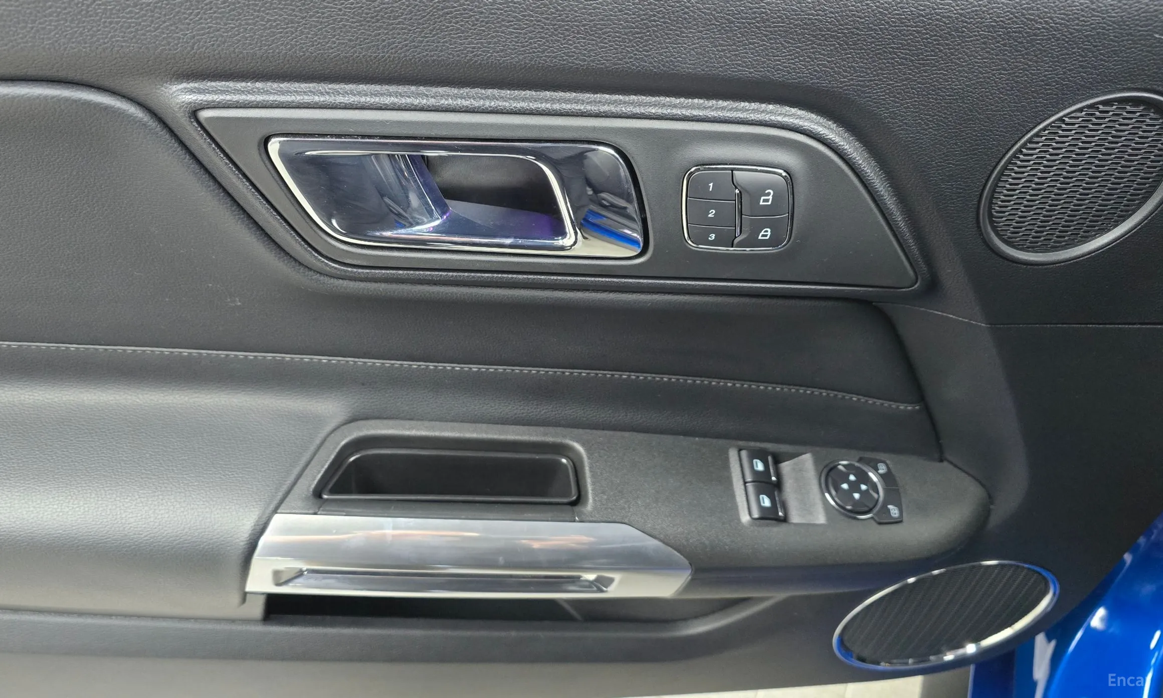 Ford Mustang превью 17
