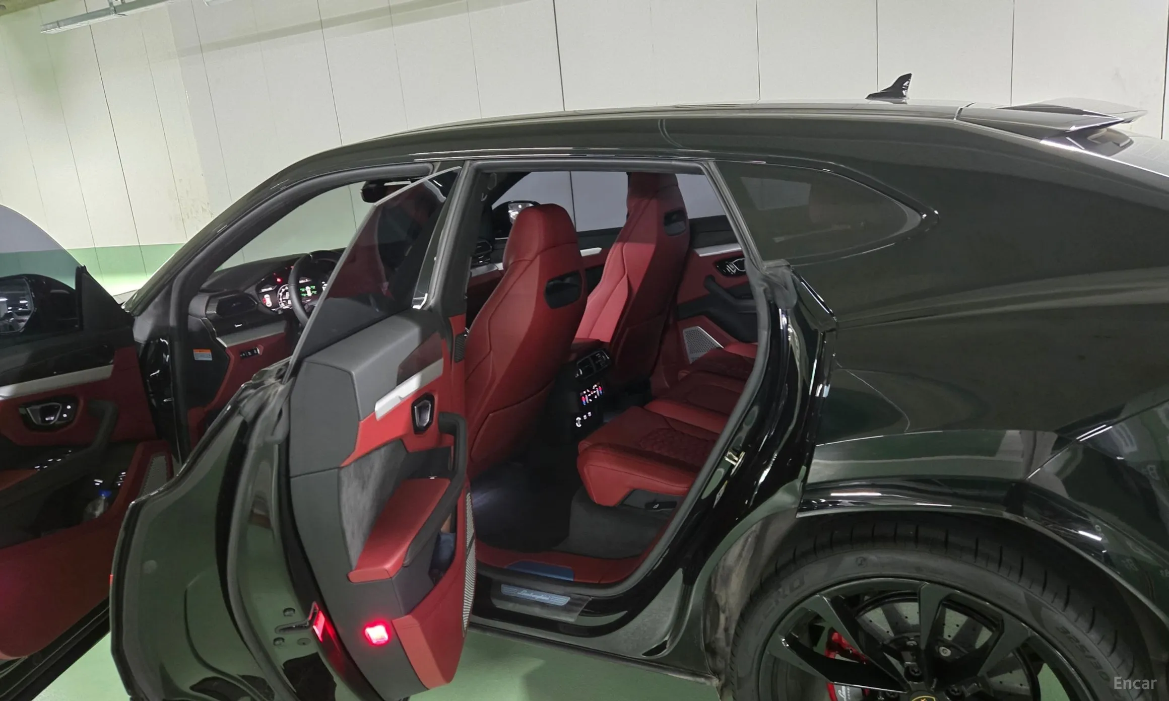 Lamborghini Urus превью 14