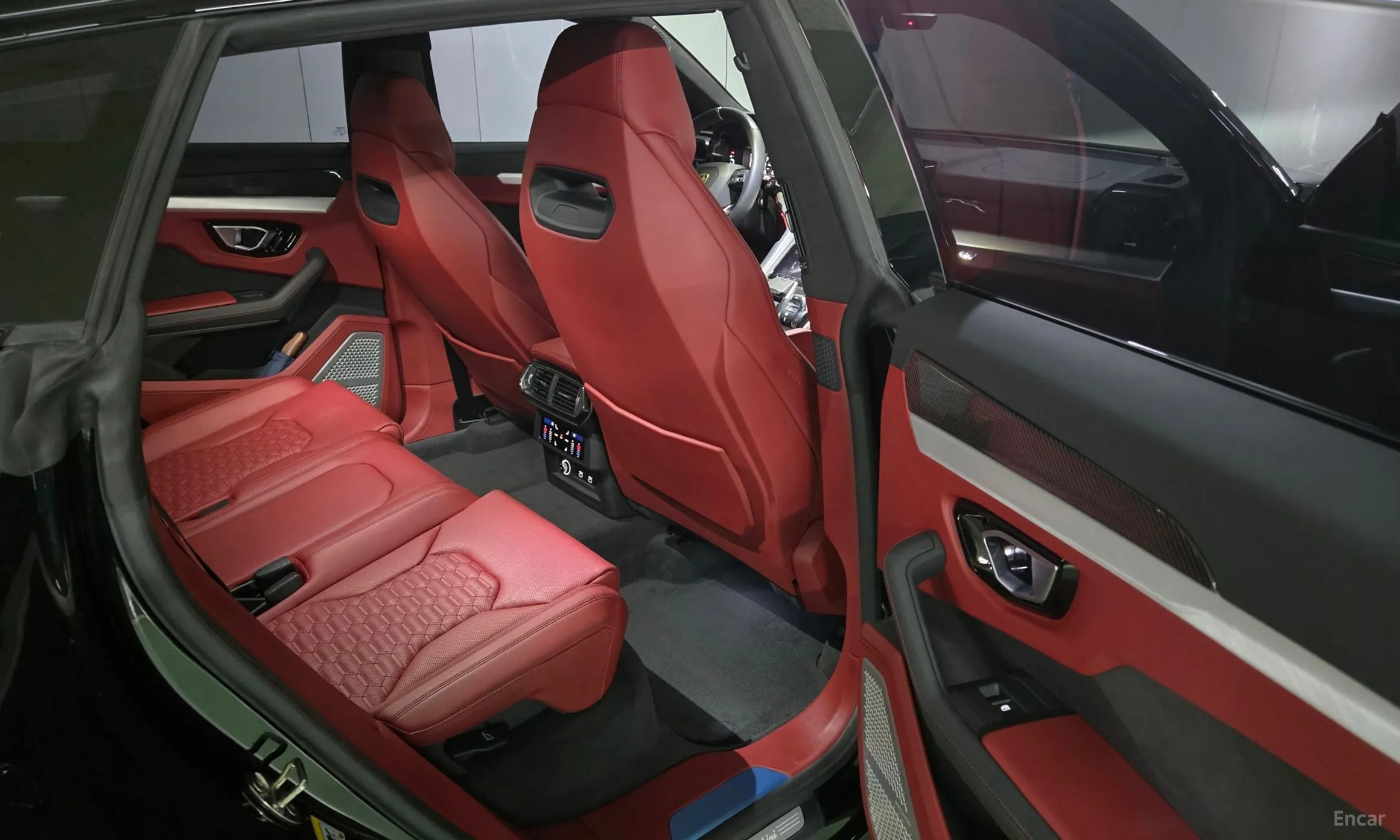 Lamborghini Urus превью 15