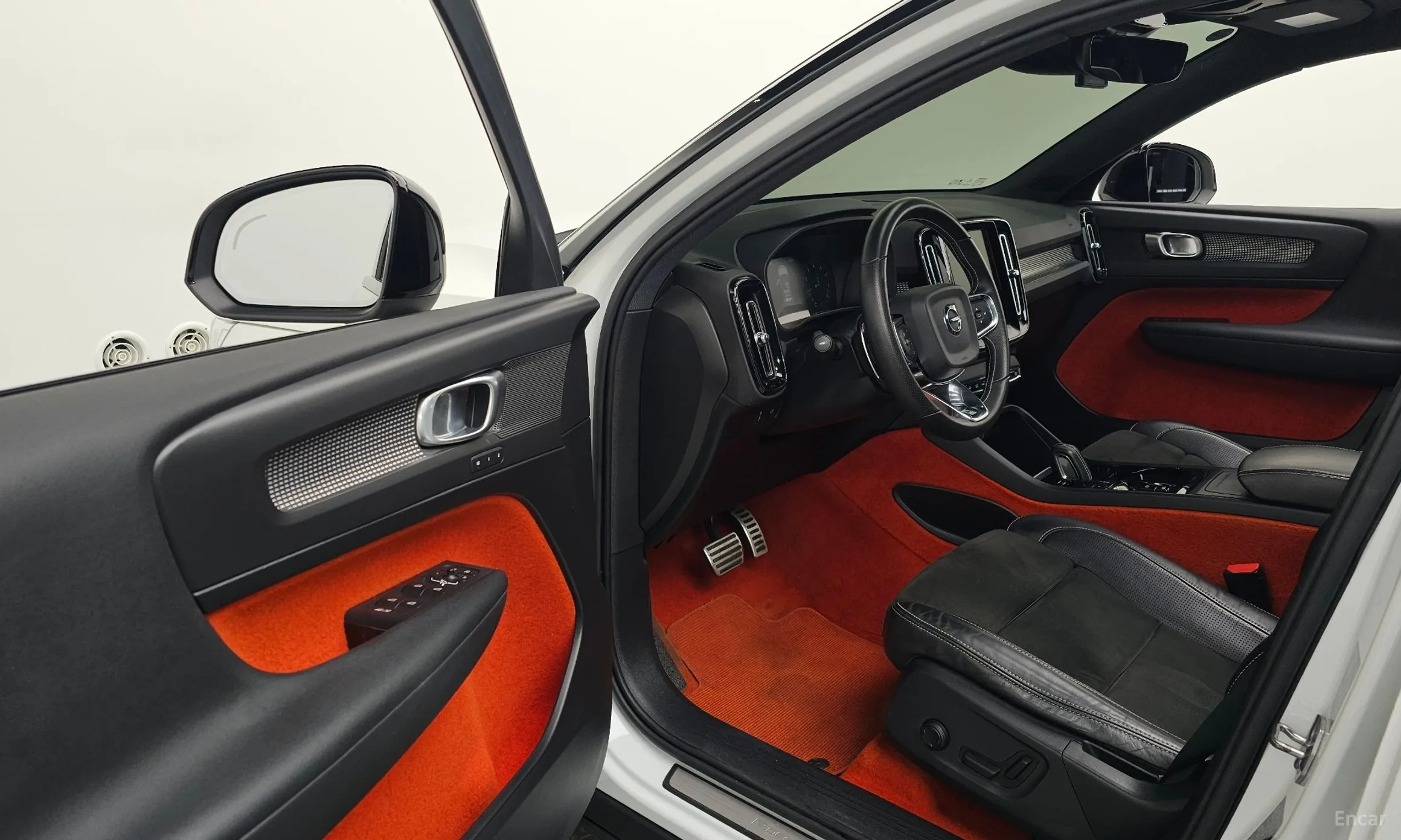 Volvo XC40 превью 10
