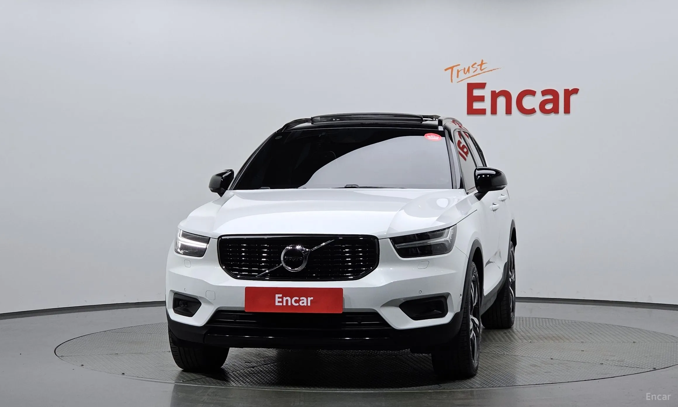 Volvo XC40 превью 3
