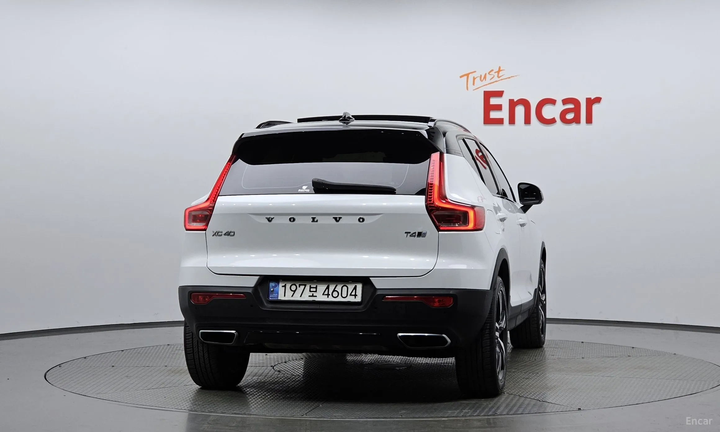 Volvo XC40 превью 4