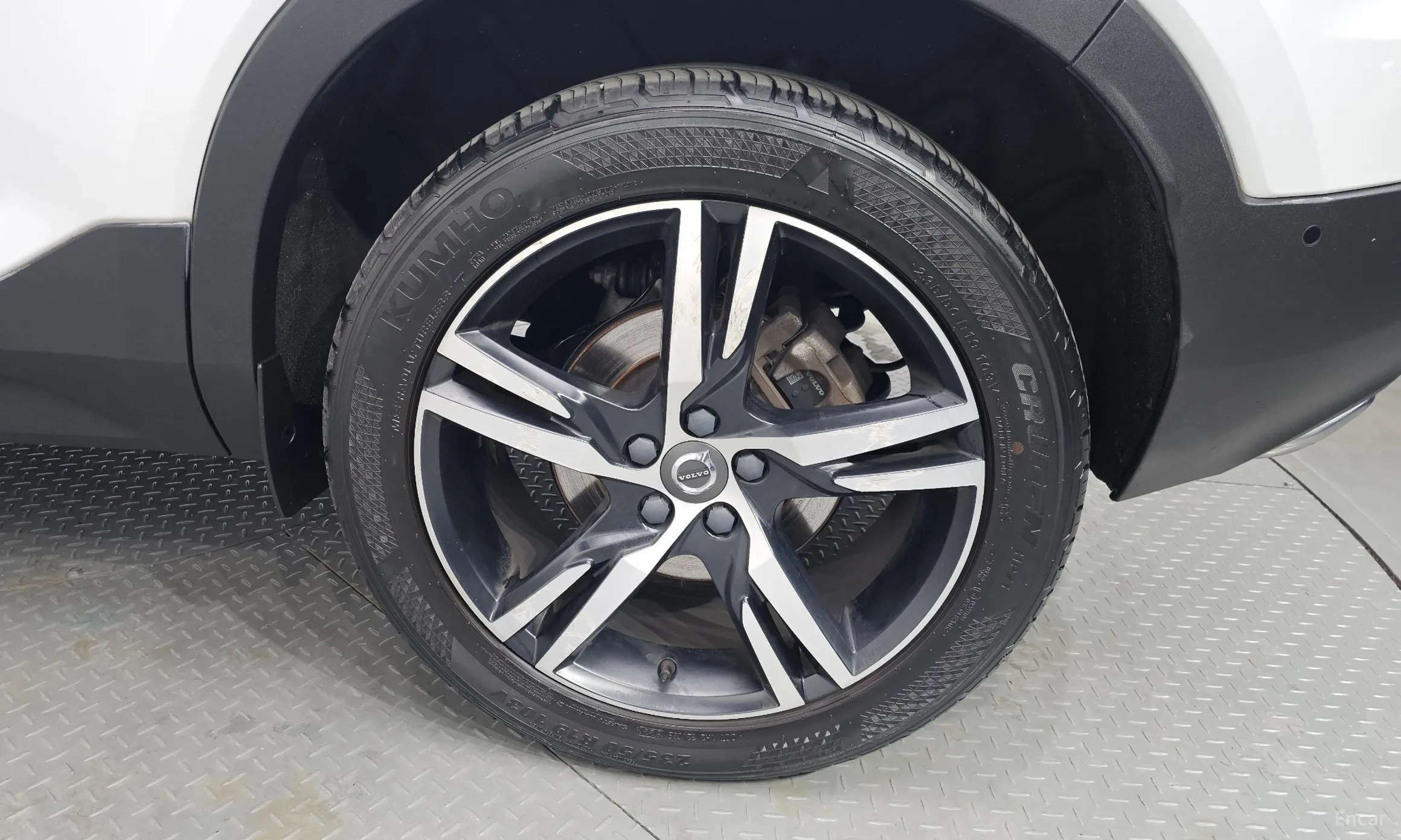 Volvo XC40 превью 5