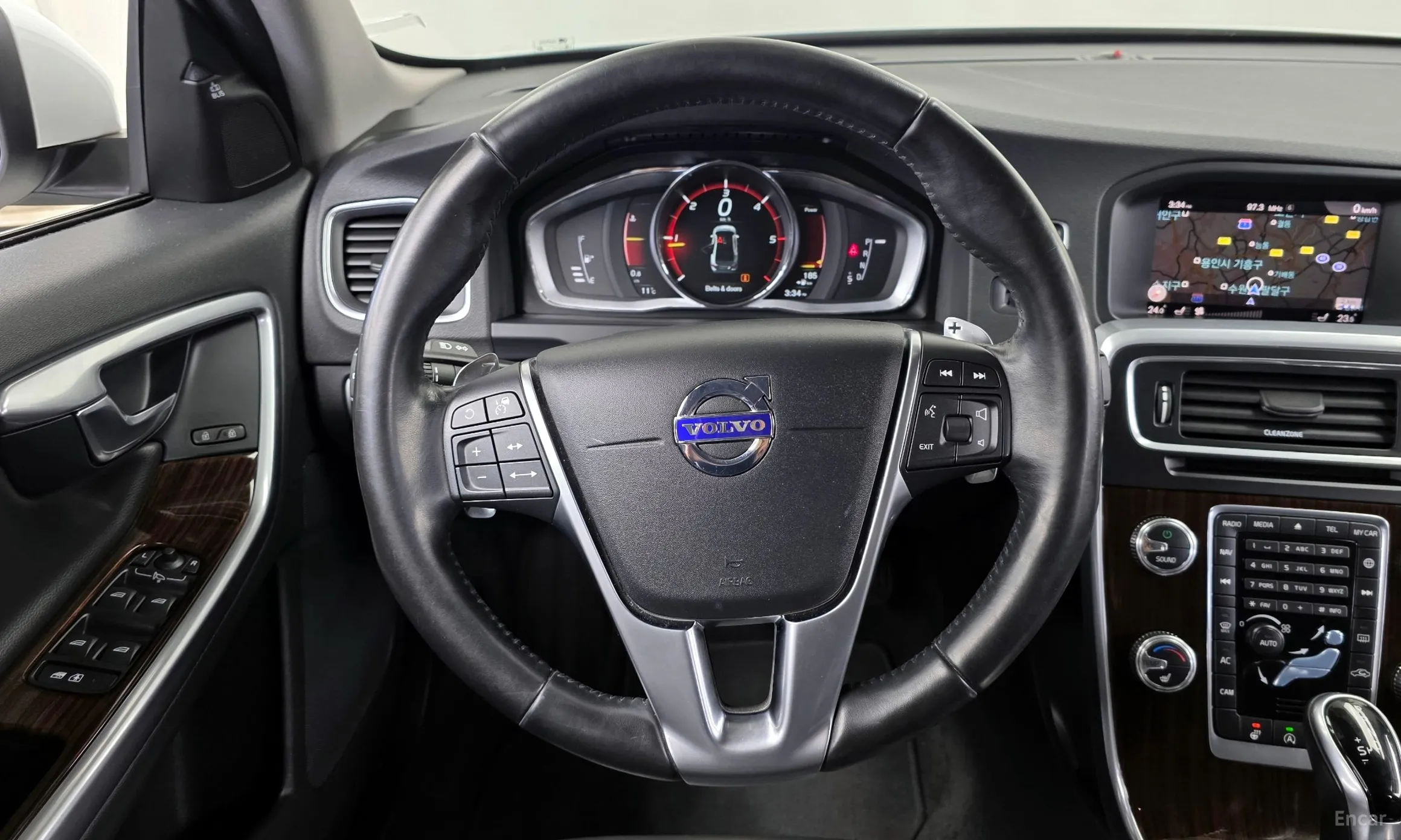 Volvo S60 превью 13