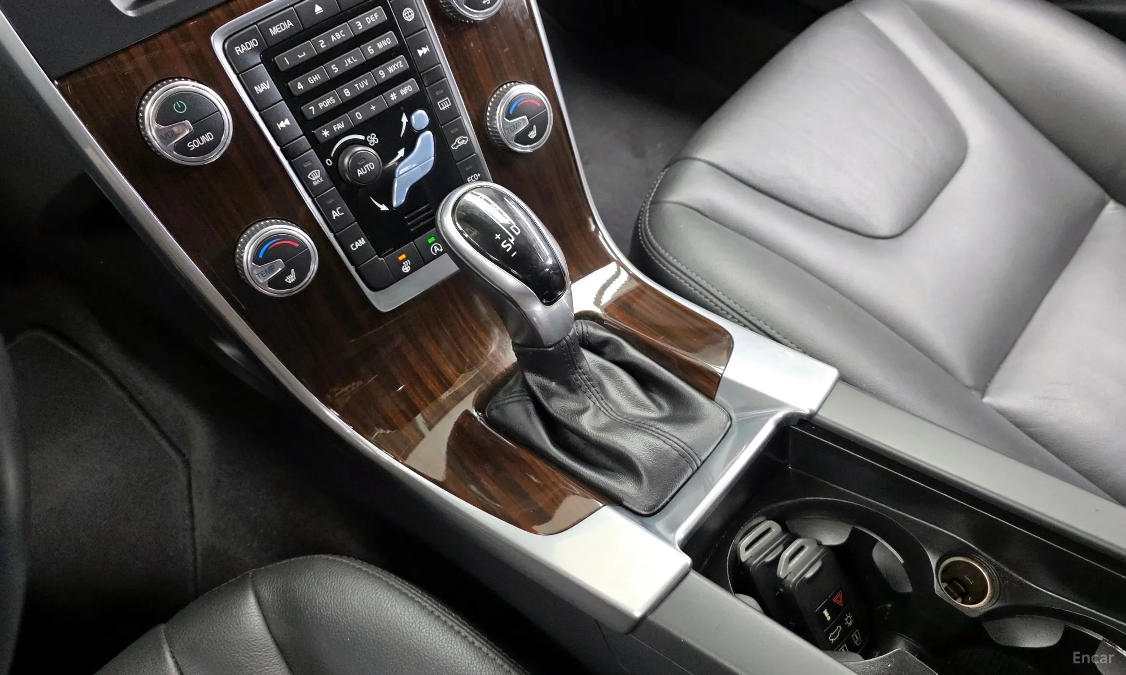 Volvo S60 превью 9