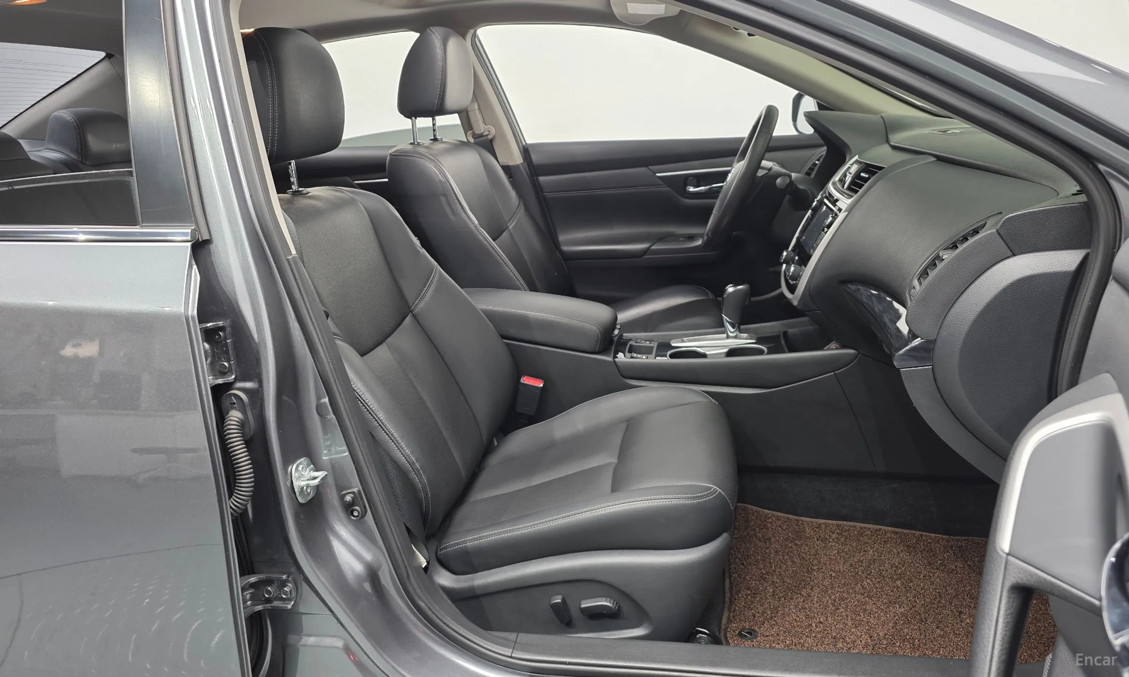 Nissan Altima превью 11