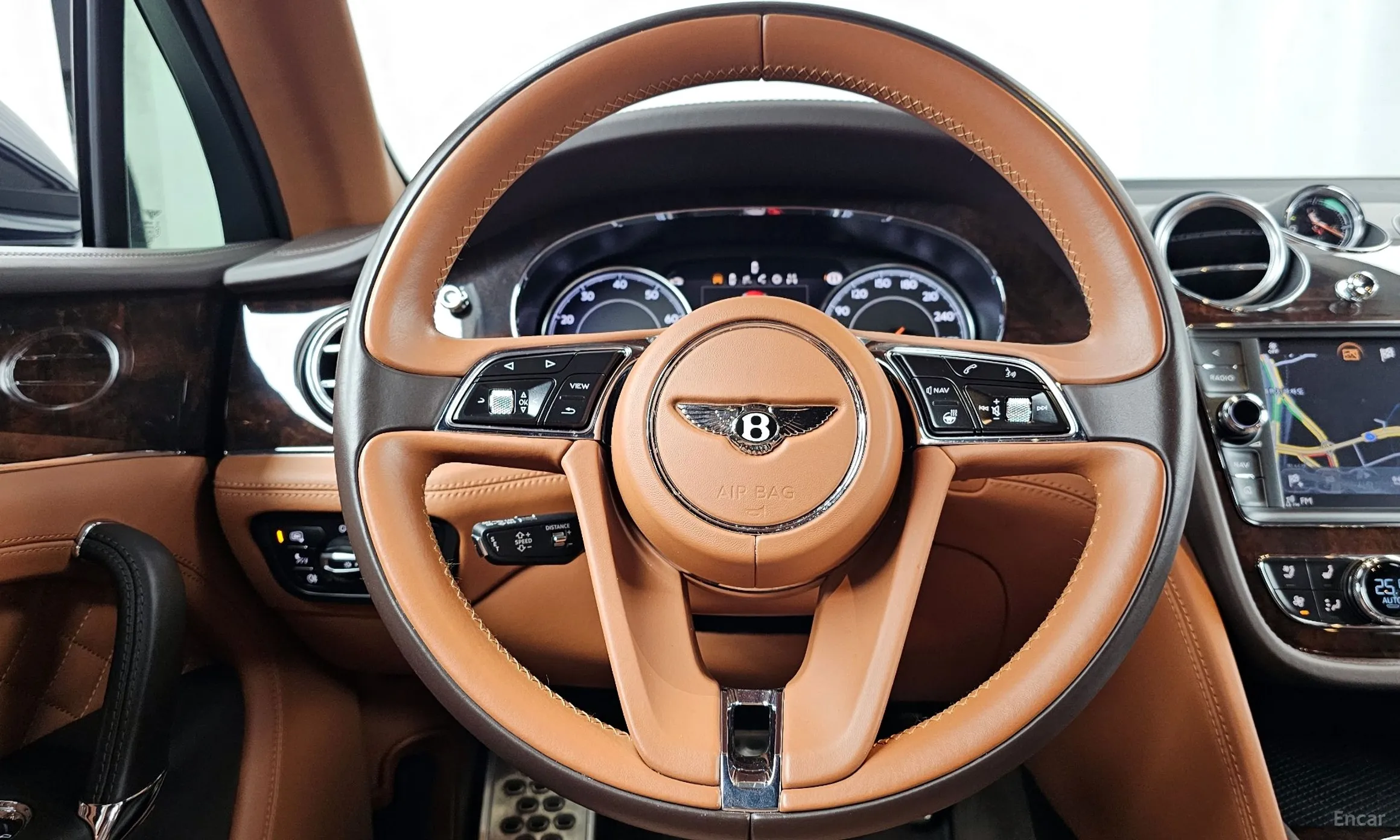 Bentley Bentayga превью 13