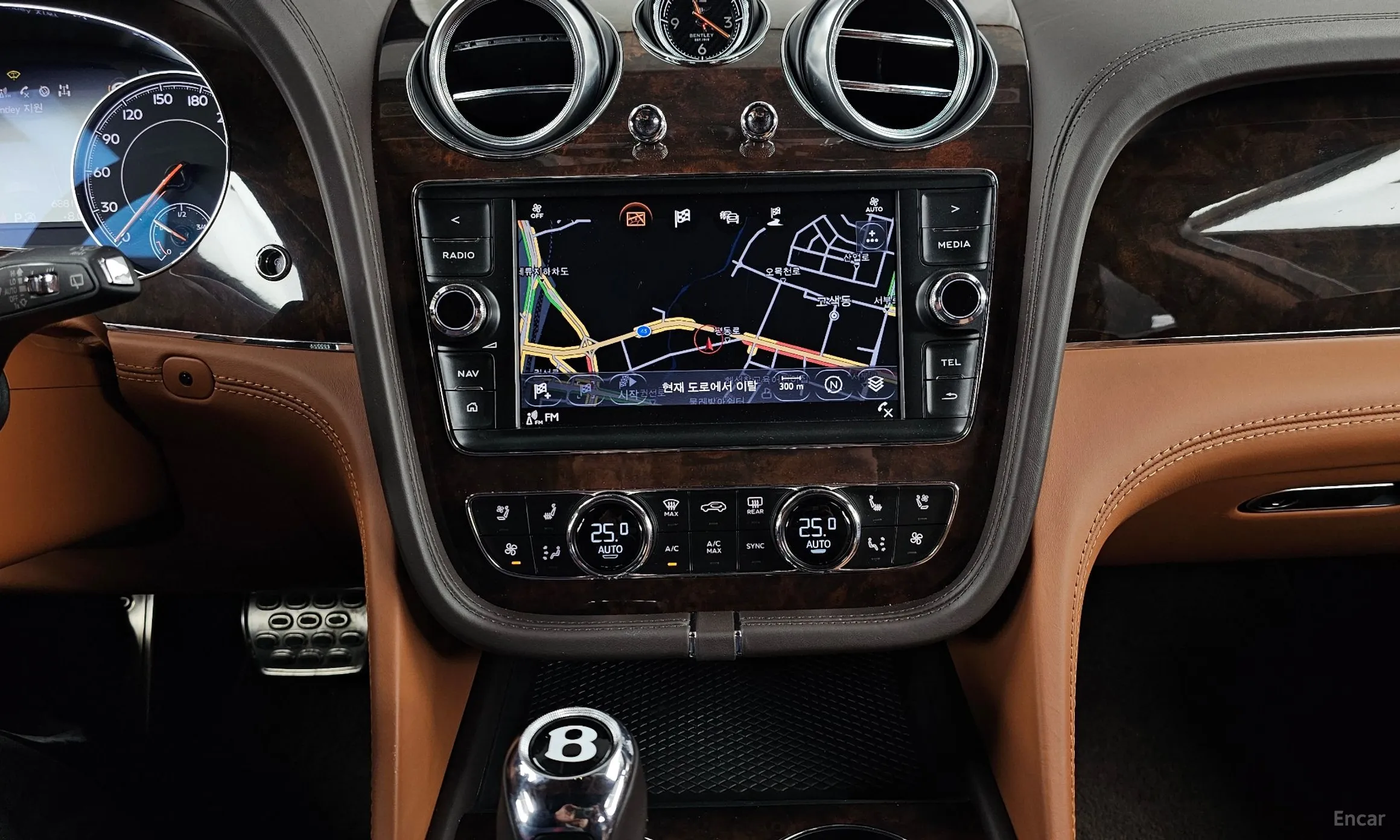 Bentley Bentayga превью 14