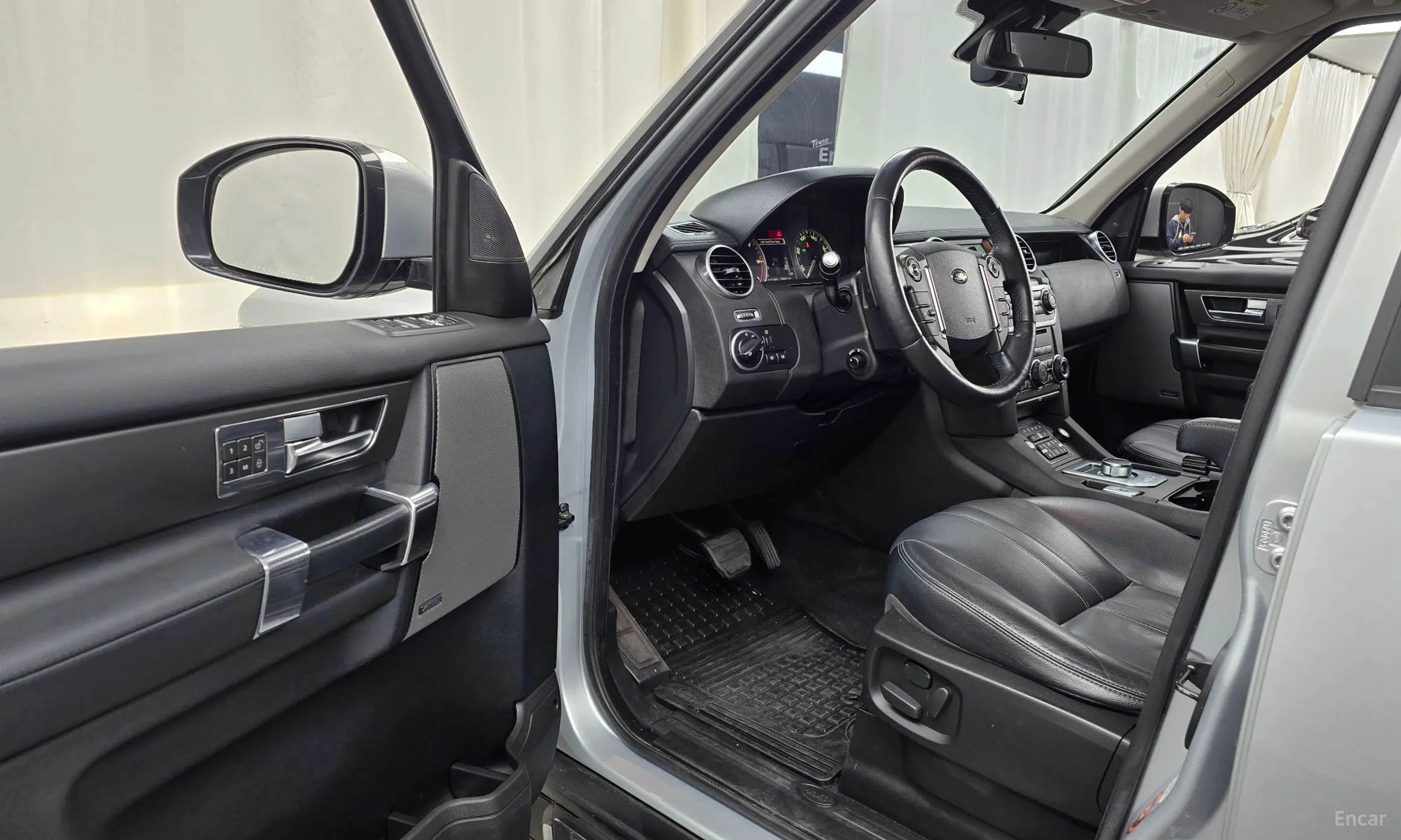 Land Rover Discovery 4 превью 10
