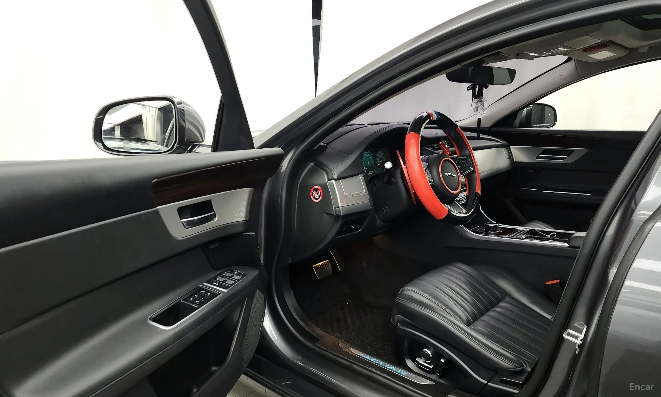 Jaguar XF (x260) превью 10