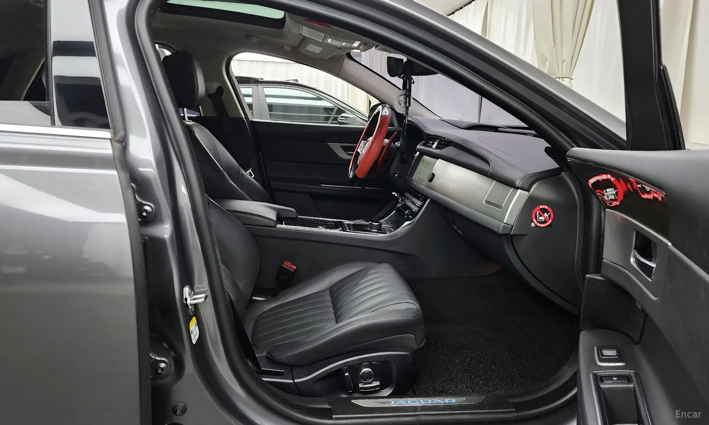 Jaguar XF (x260) превью 11