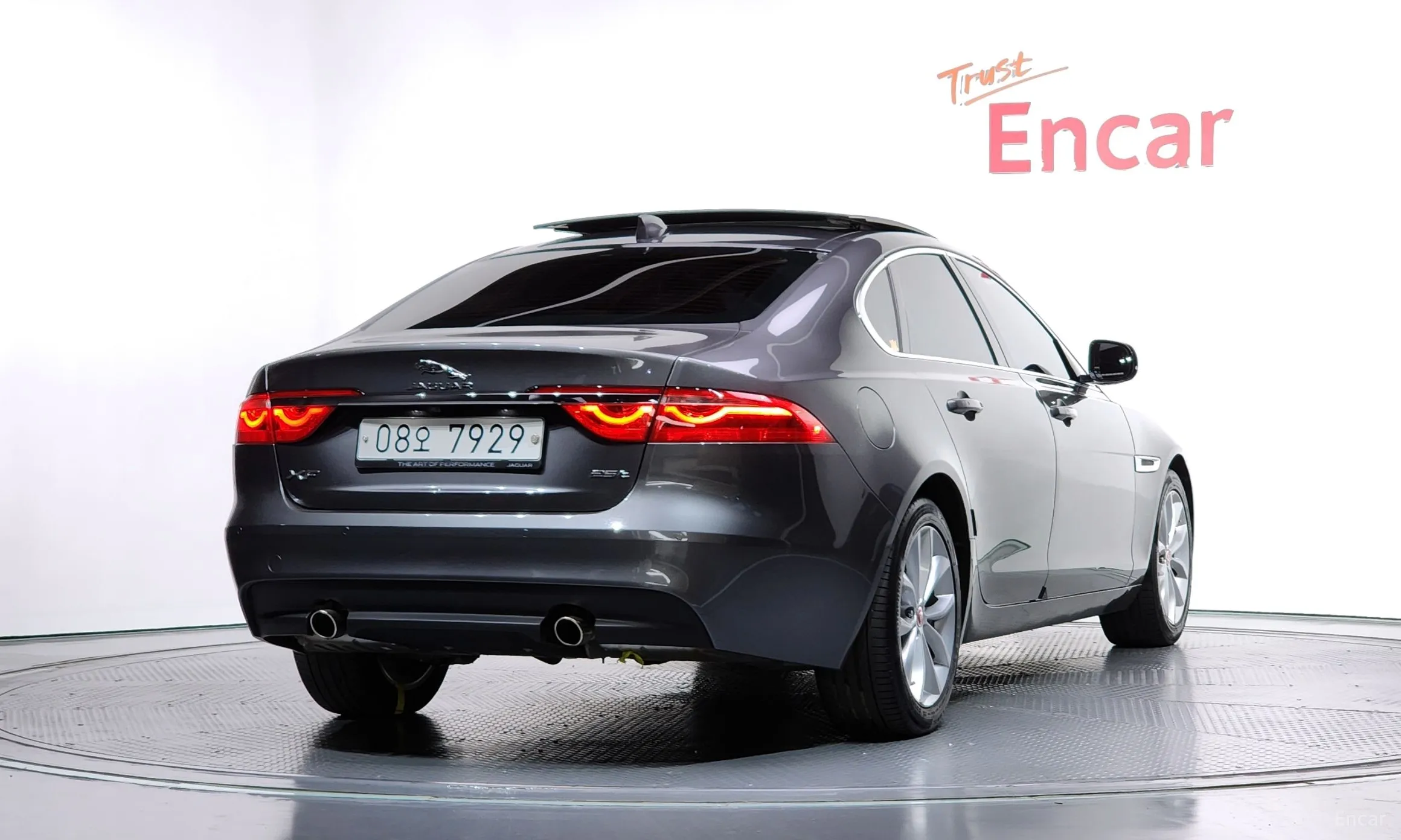 Jaguar XF (x260)