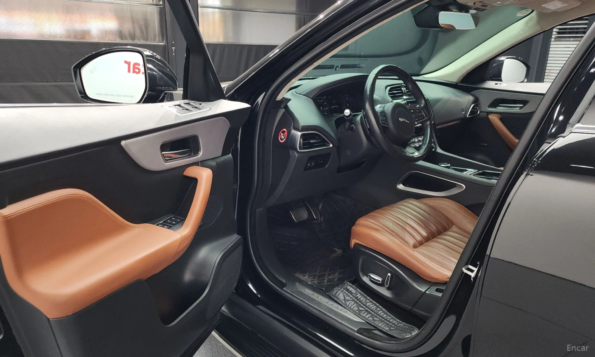 Jaguar F-PACE превью 10