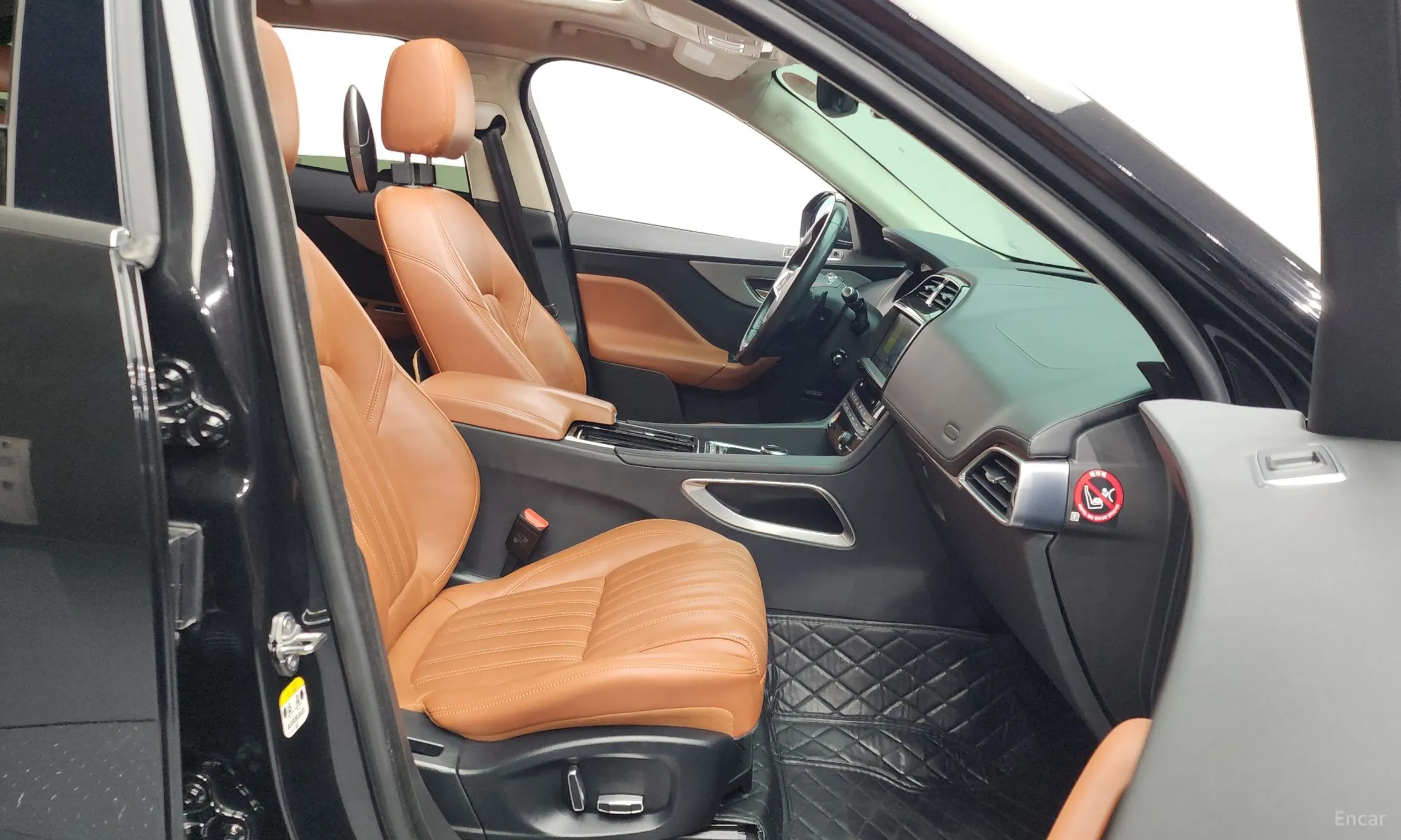 Jaguar F-PACE превью 11